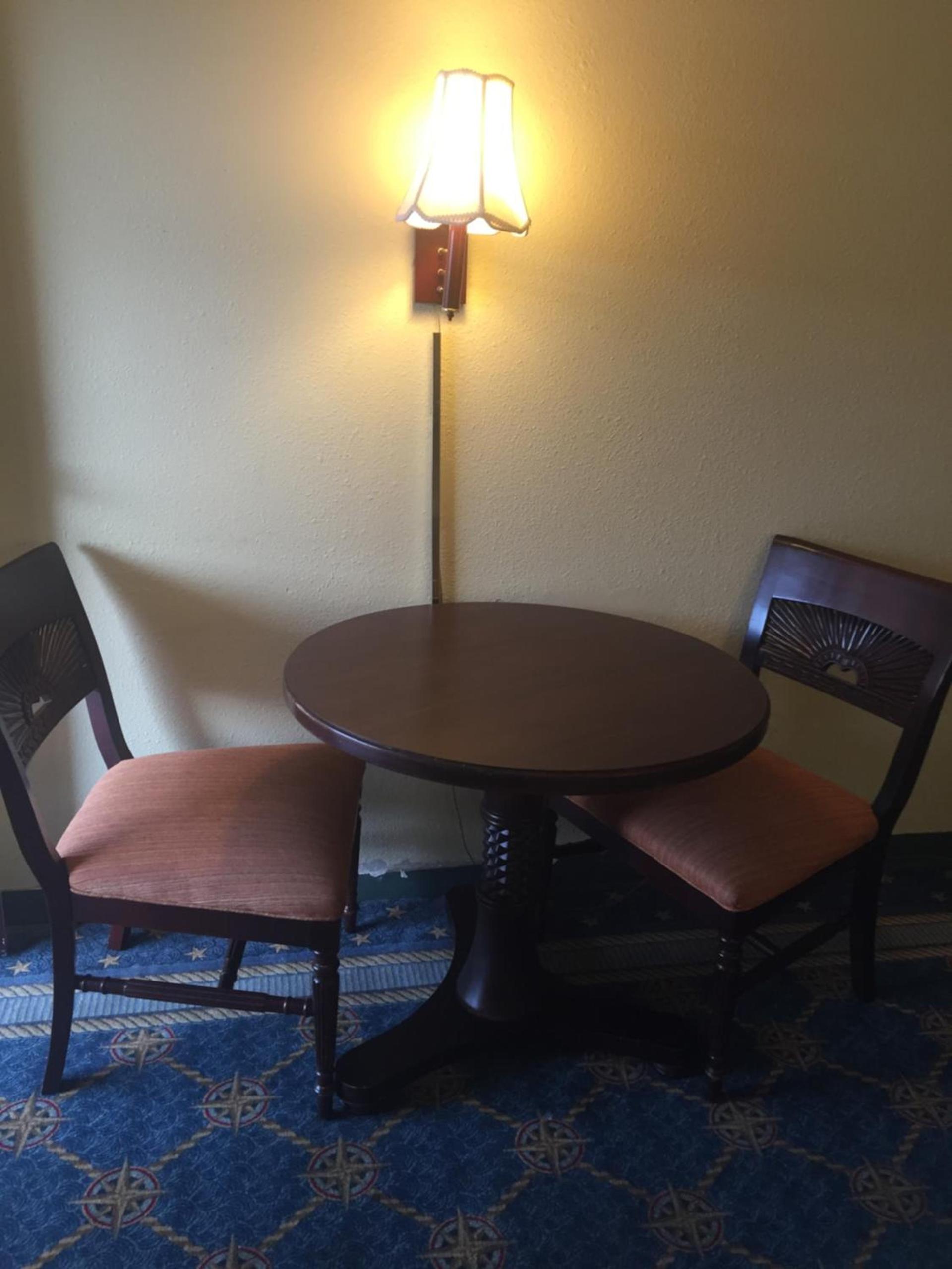Maple Leaf Inn & Suites photo 21