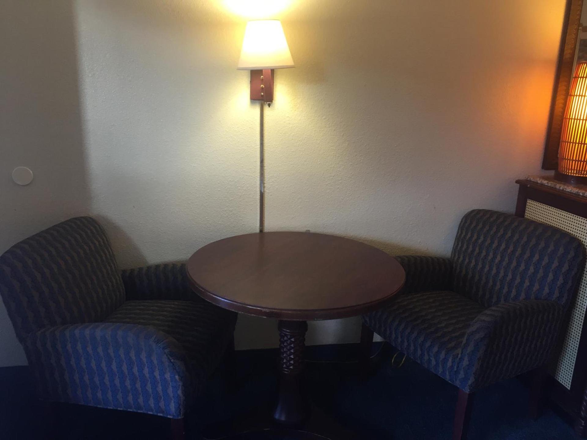 Maple Leaf Inn & Suites photo 22
