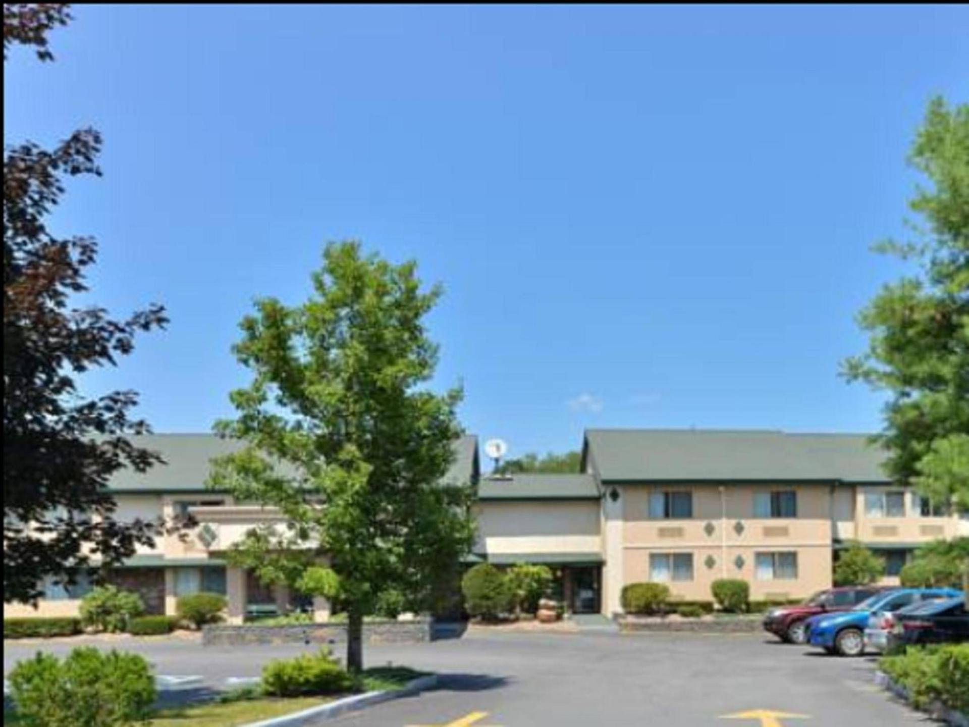 Americas Best Value Inn New Paltz photo 4