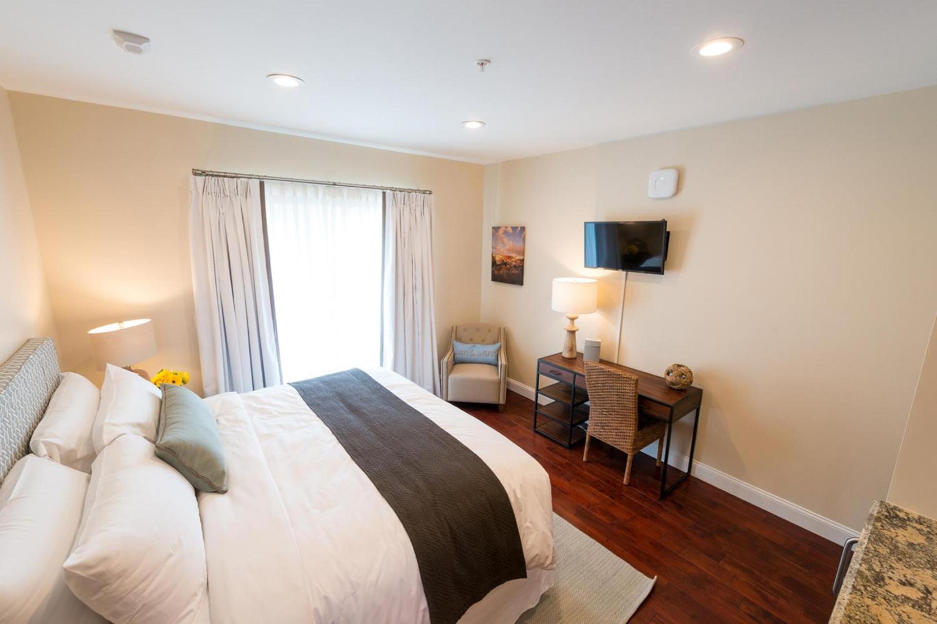 The East Island Reserve Hotel photo 18