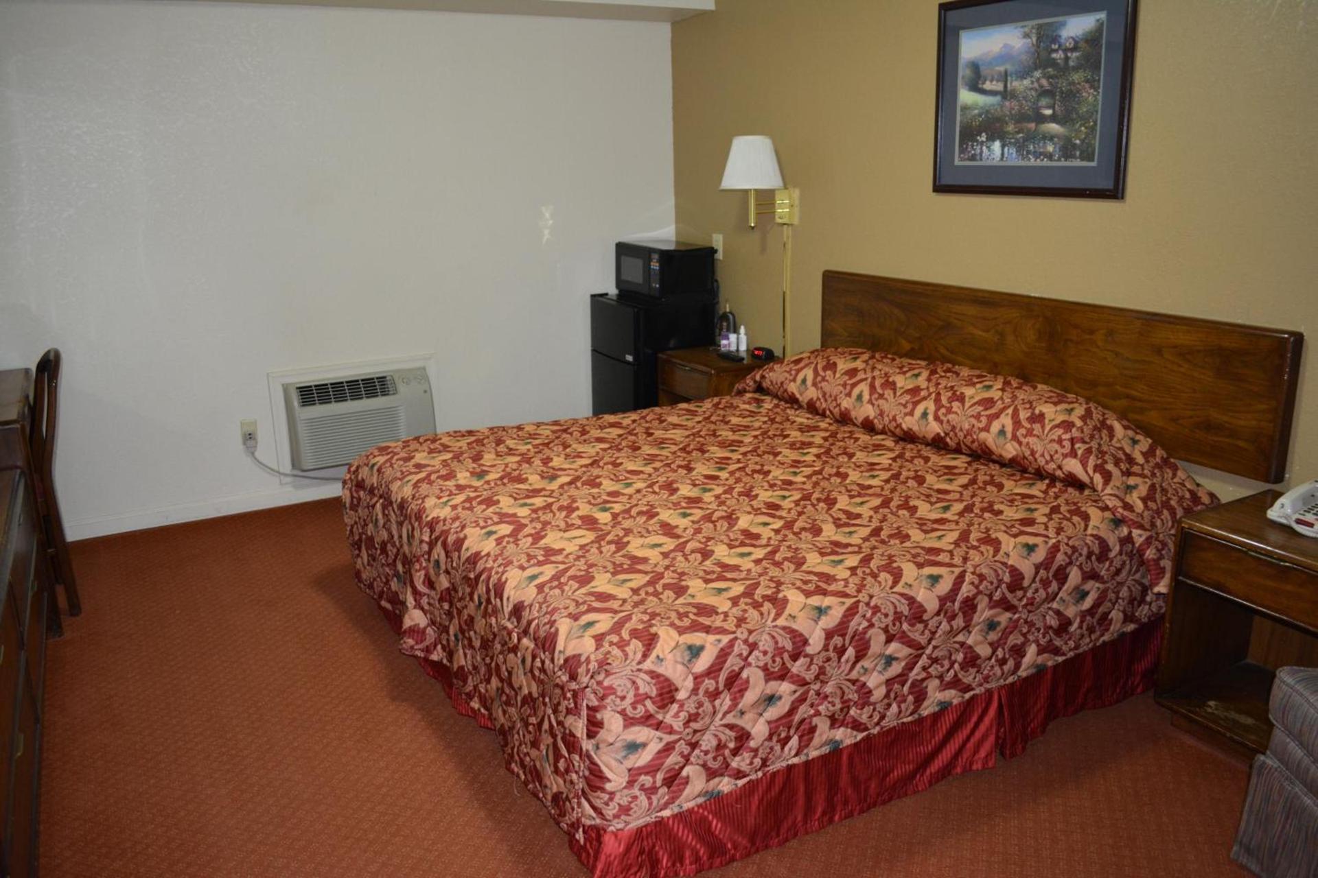 Travelers Inn photo 7