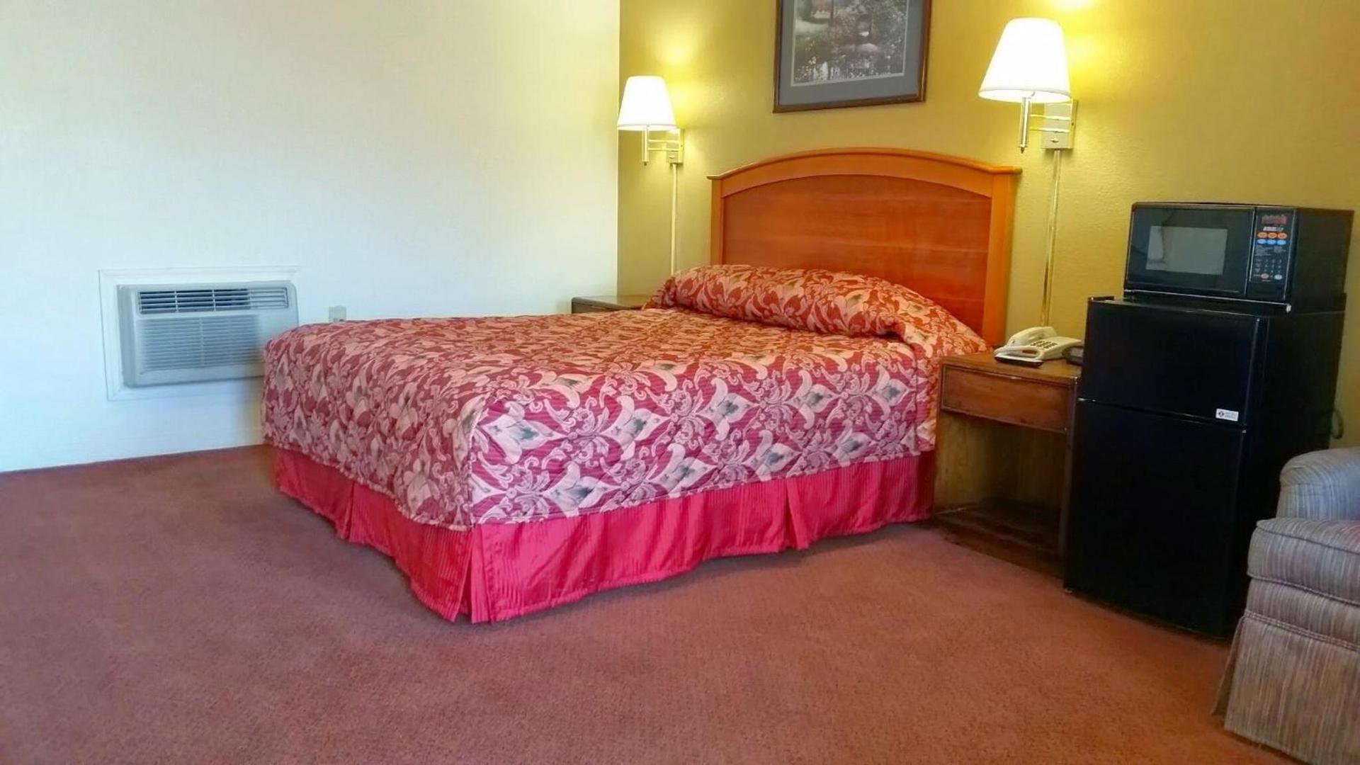 Travelers Inn photo 8