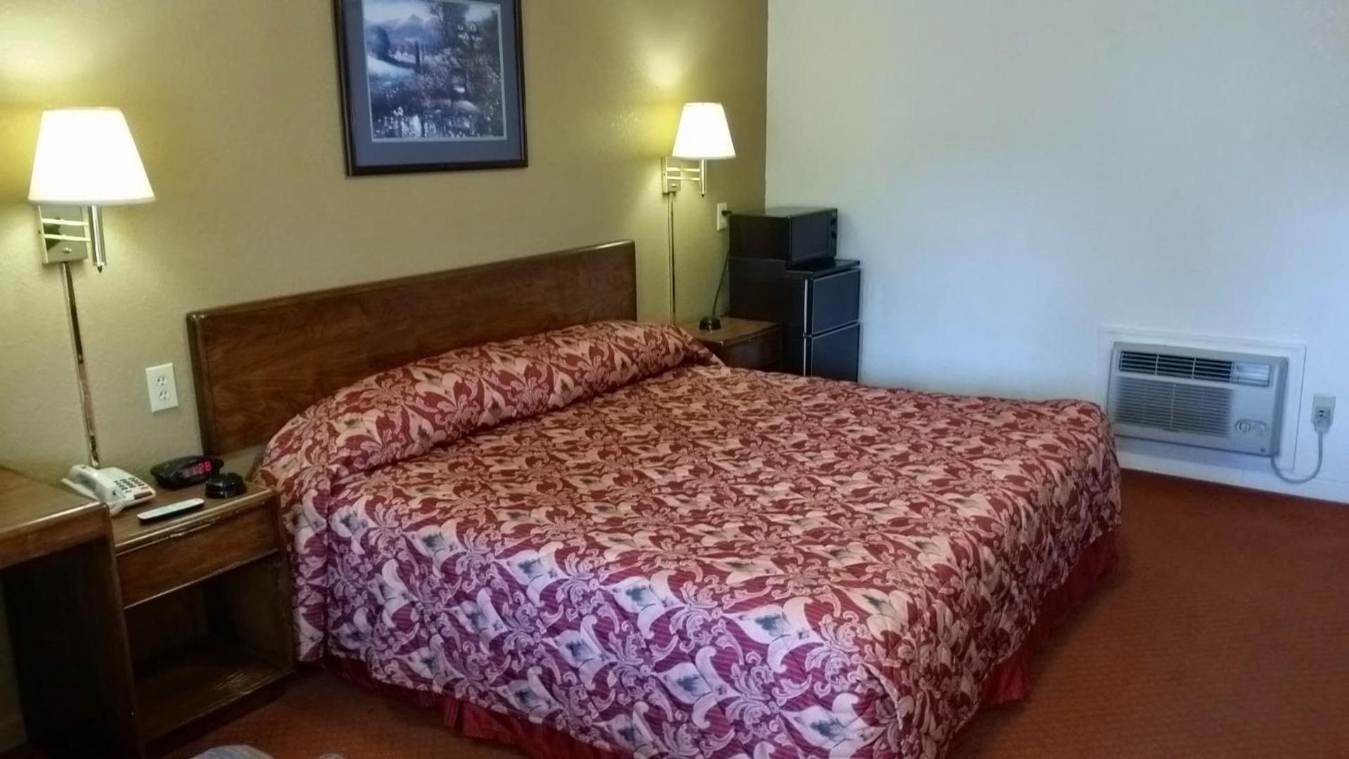 Travelers Inn photo 9