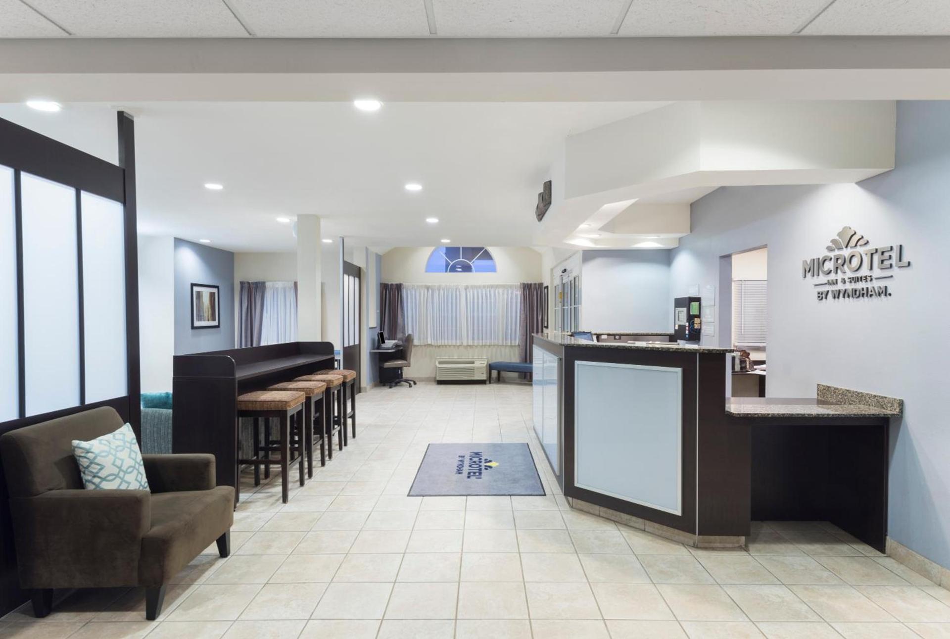 Microtel Inn and Suites Baton Rouge Airport photo 9