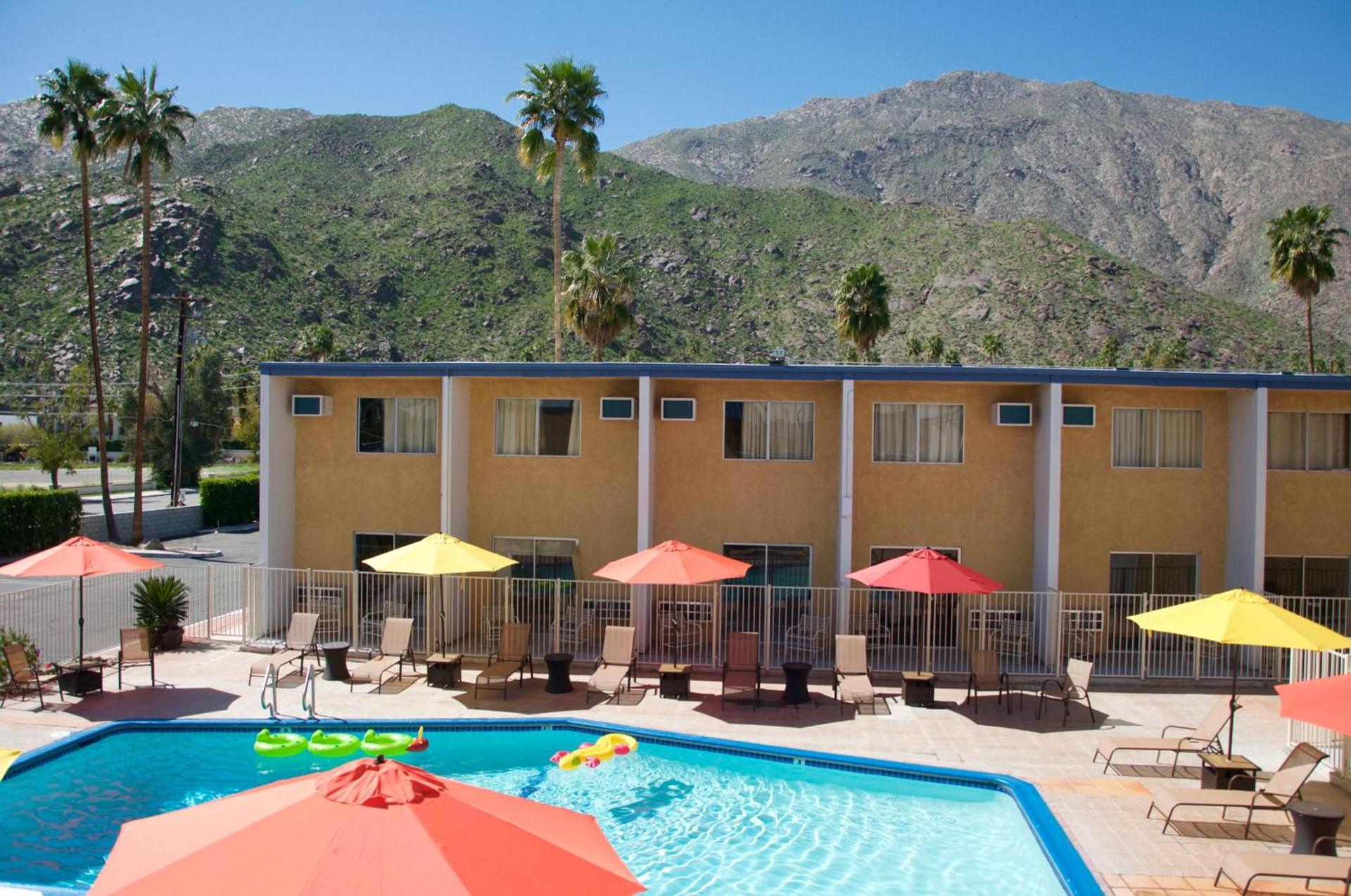 Delos Reyes Palm Springs photo 45