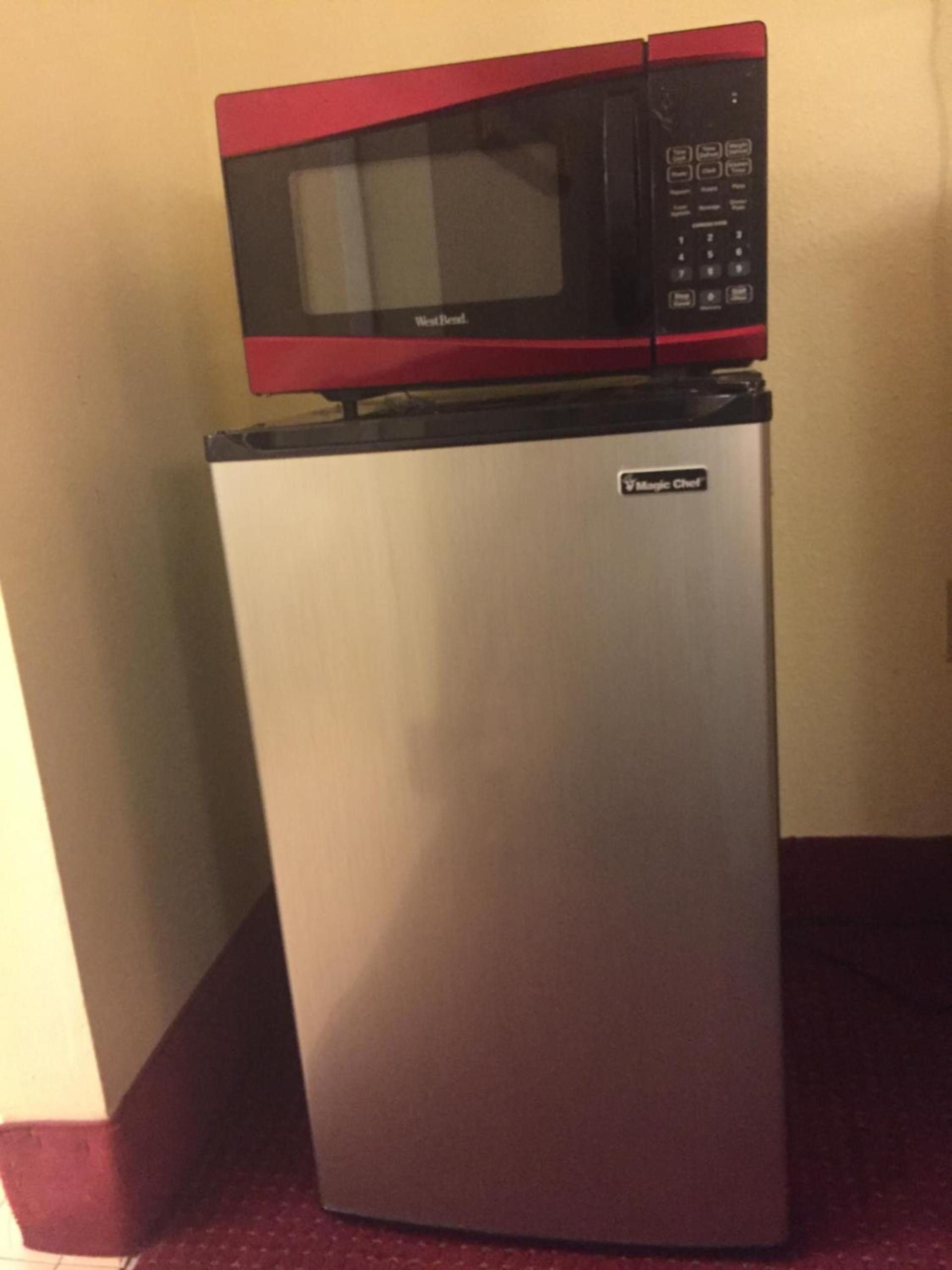 Maple Leaf Inn & Suites photo 20