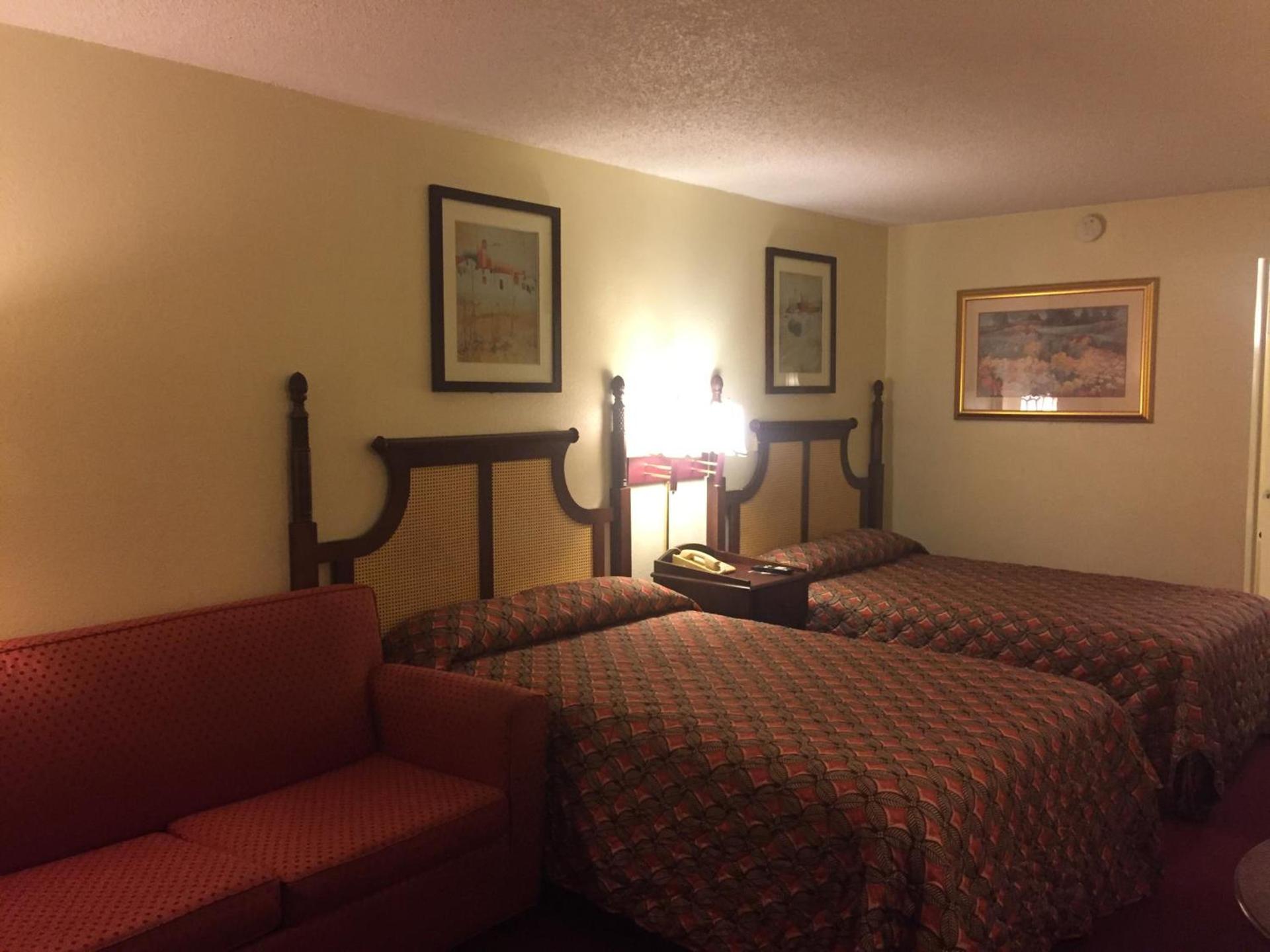 Maple Leaf Inn & Suites photo 19