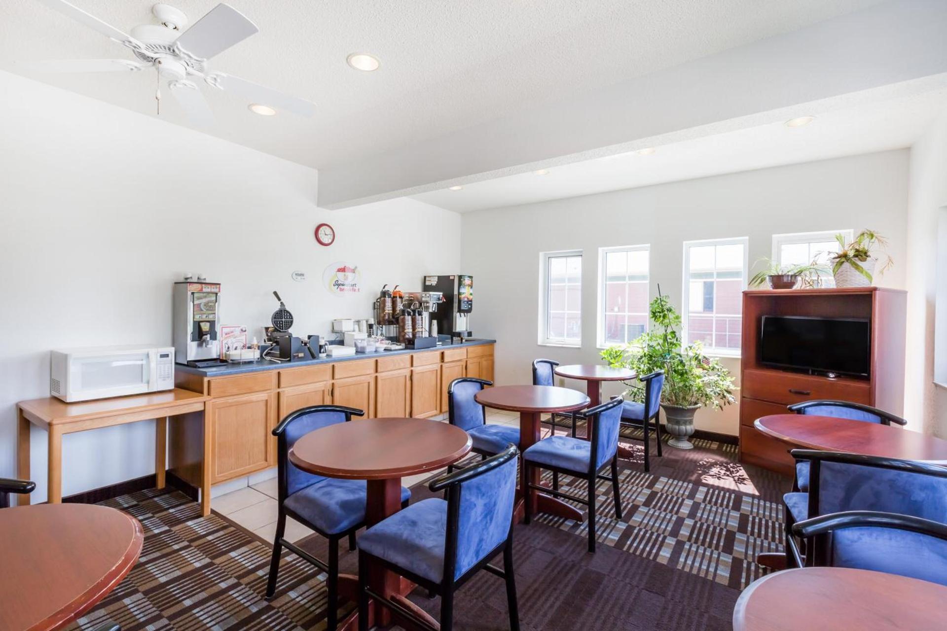 Super 8 by Wyndham Ida Grove photo 32