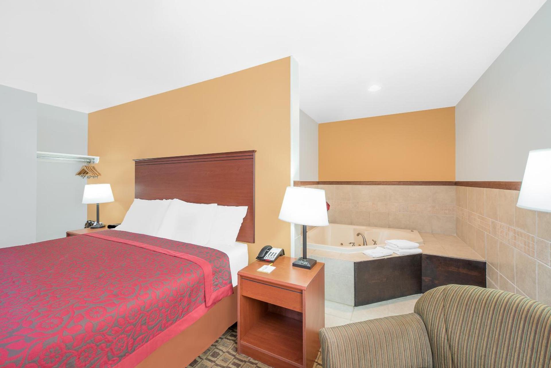Days Inn by Wyndham Lamar photo 34
