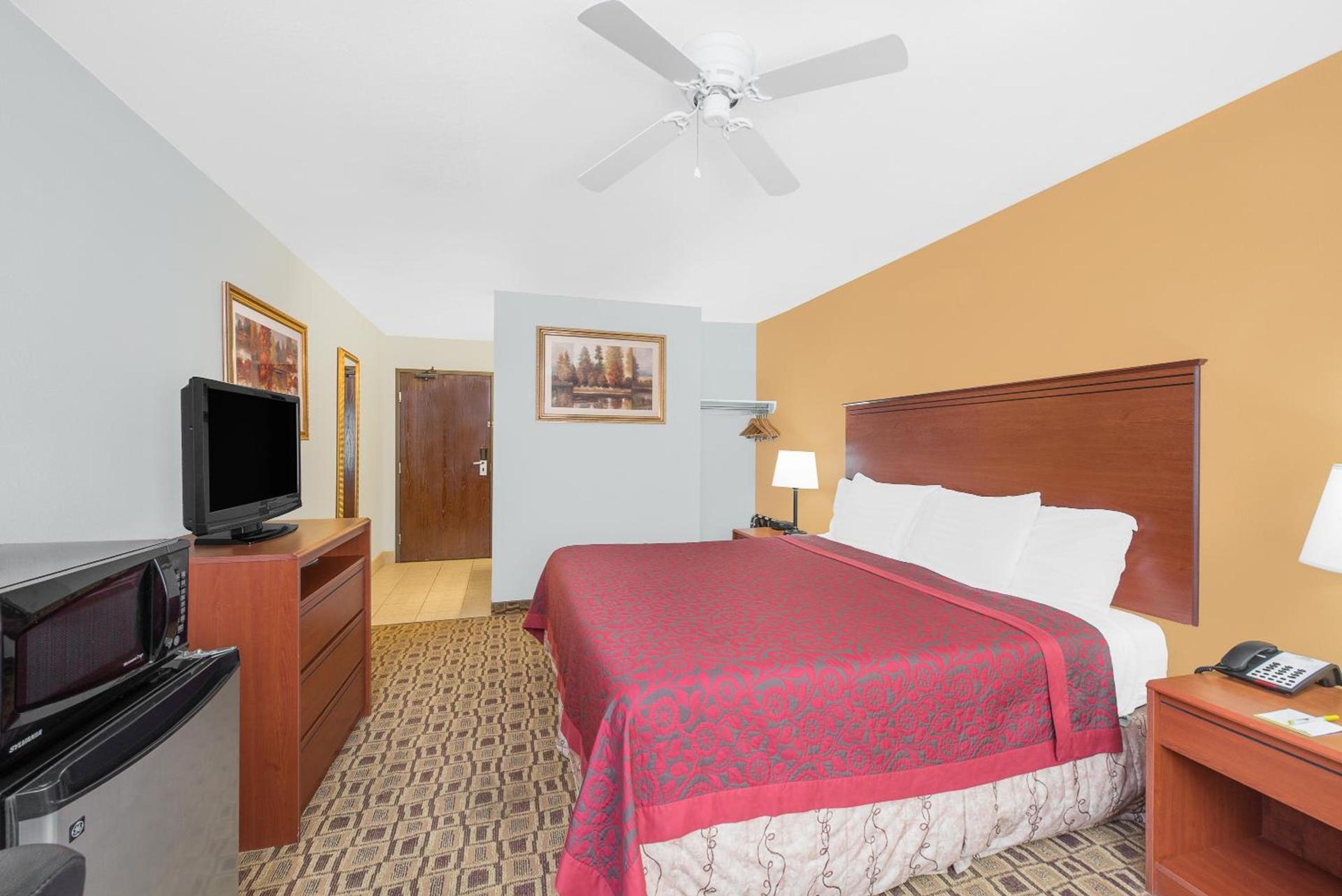 Days Inn by Wyndham Lamar photo 35