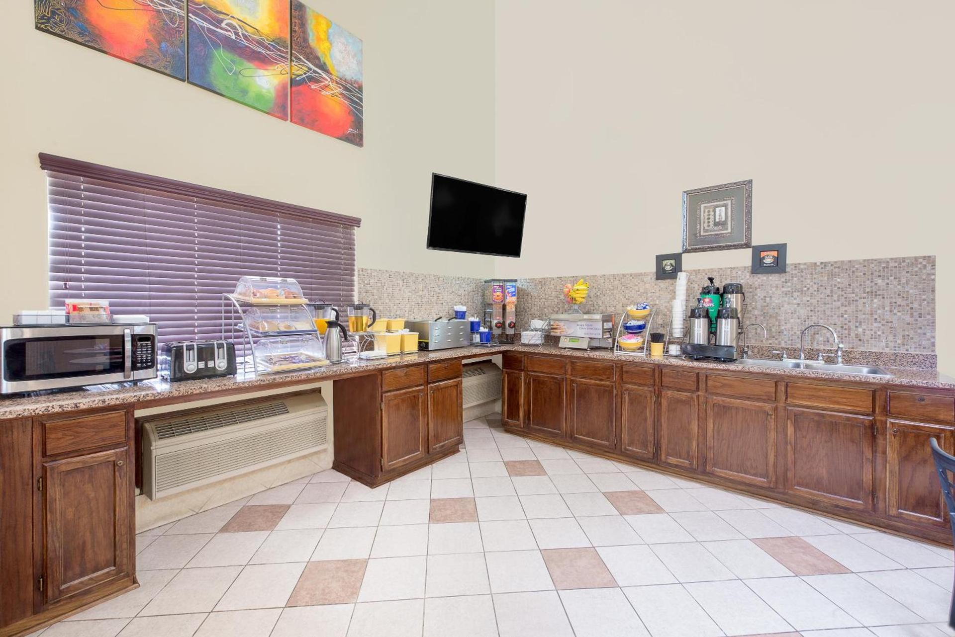 Days Inn by Wyndham Lamar photo 38