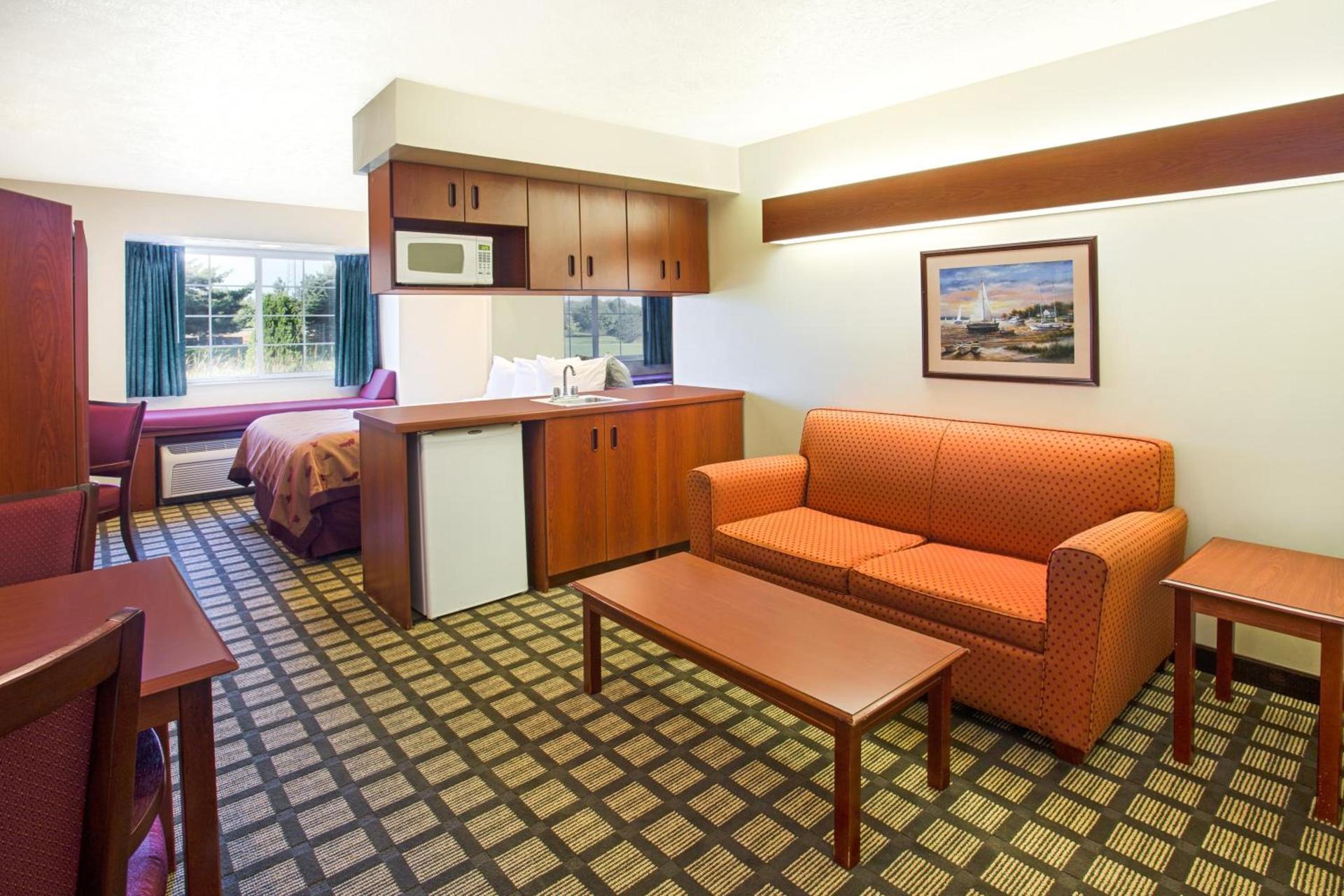 Microtel Inn & Suites by Wyndham Holland photo 29