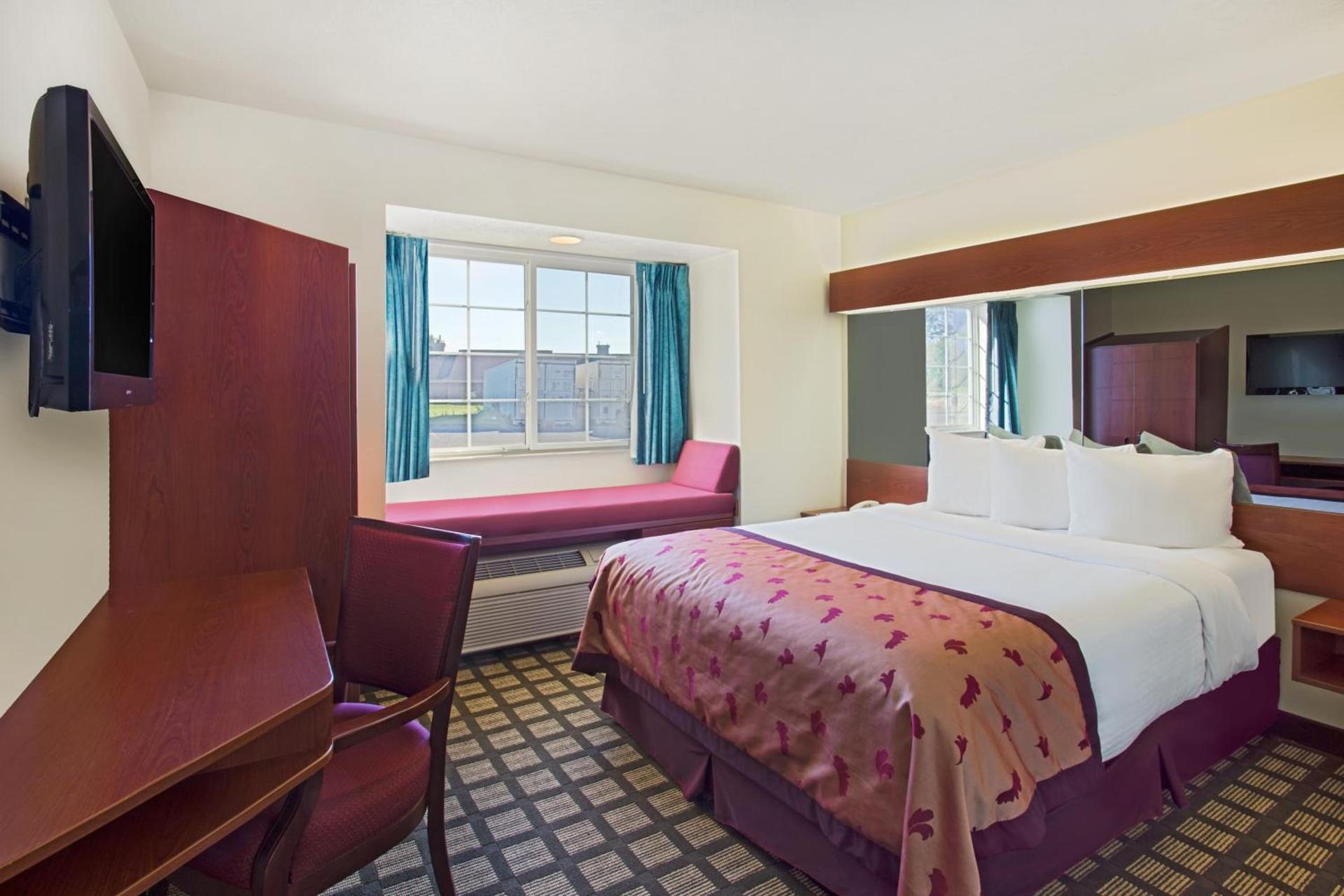 Microtel Inn & Suites by Wyndham Holland photo 23