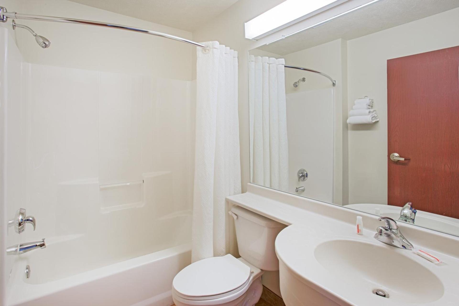 Microtel Inn & Suites by Wyndham Holland photo 24