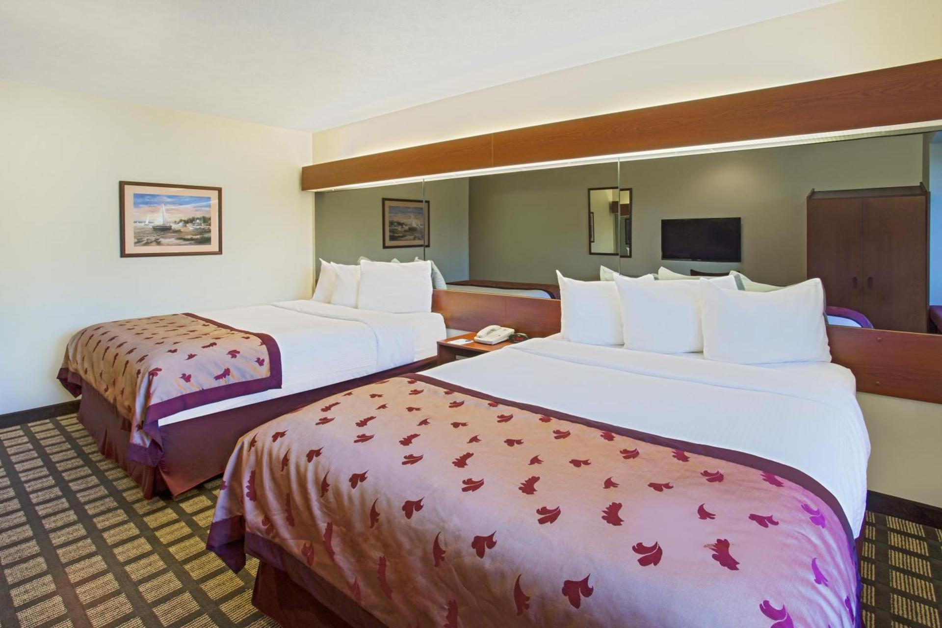 Microtel Inn & Suites by Wyndham Holland photo 25