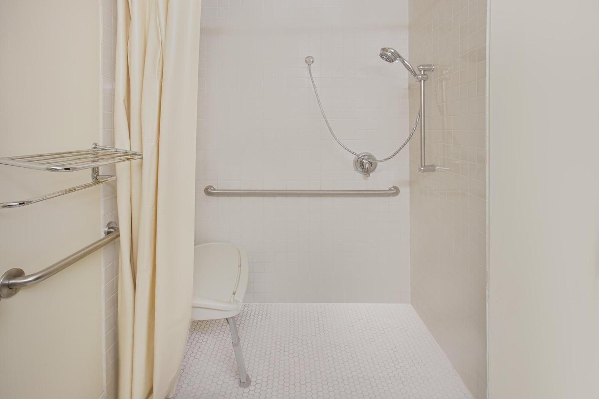 Microtel Inn & Suites by Wyndham Holland photo 20