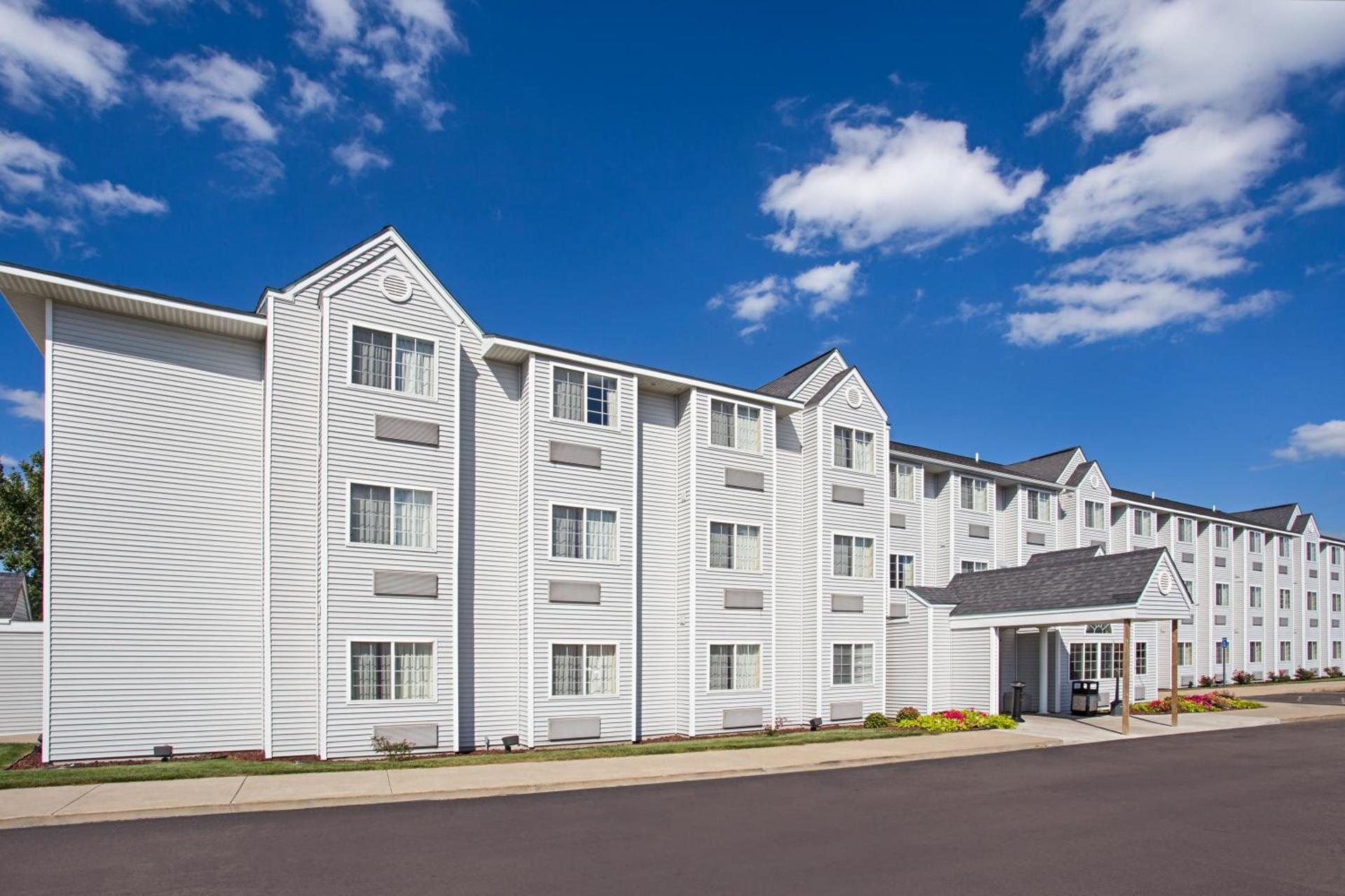 Microtel Inn & Suites by Wyndham Holland photo 30