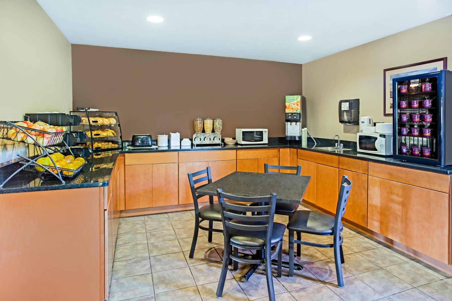 Microtel Inn & Suites by Wyndham Holland photo 18