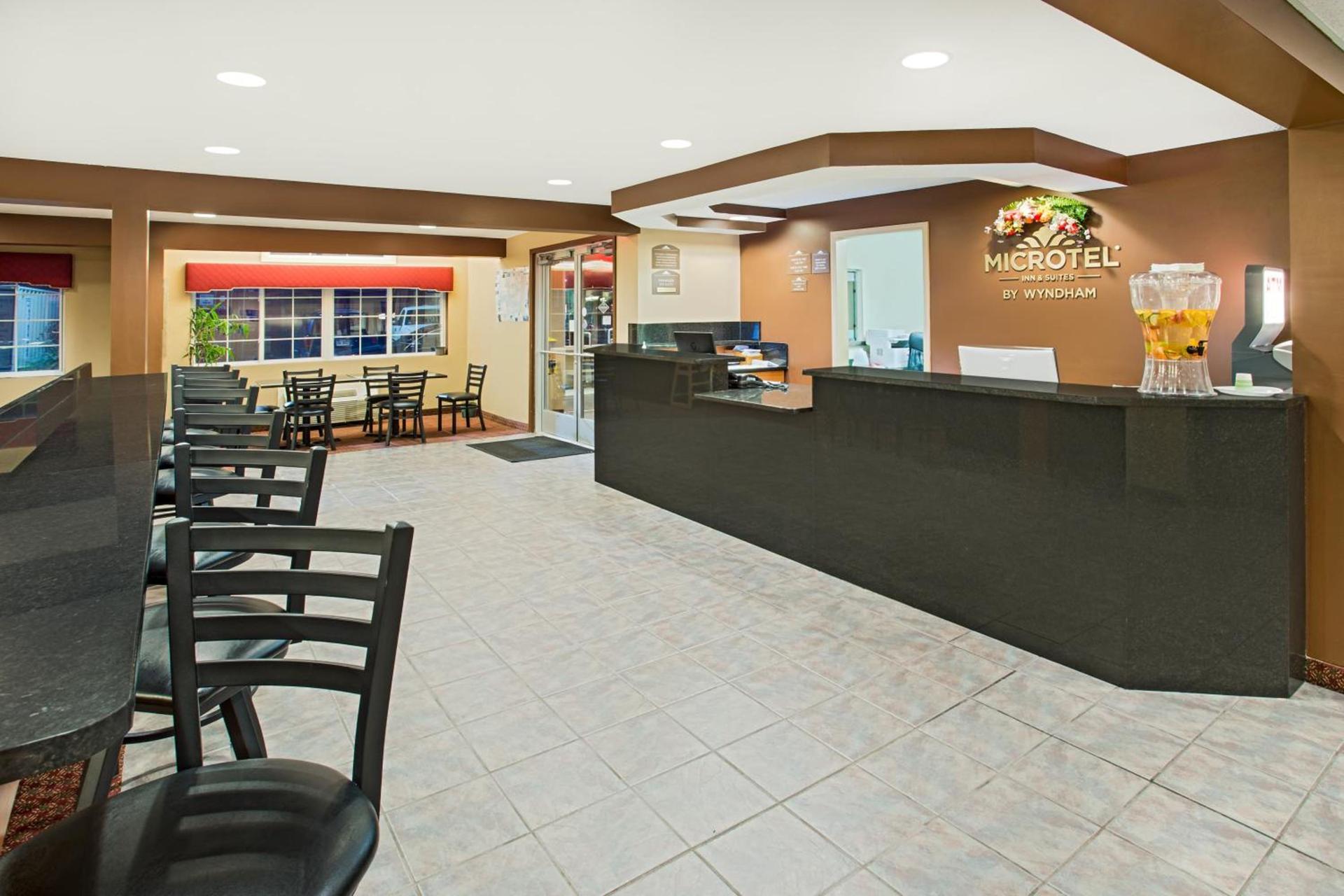 Microtel Inn & Suites by Wyndham Holland photo 16