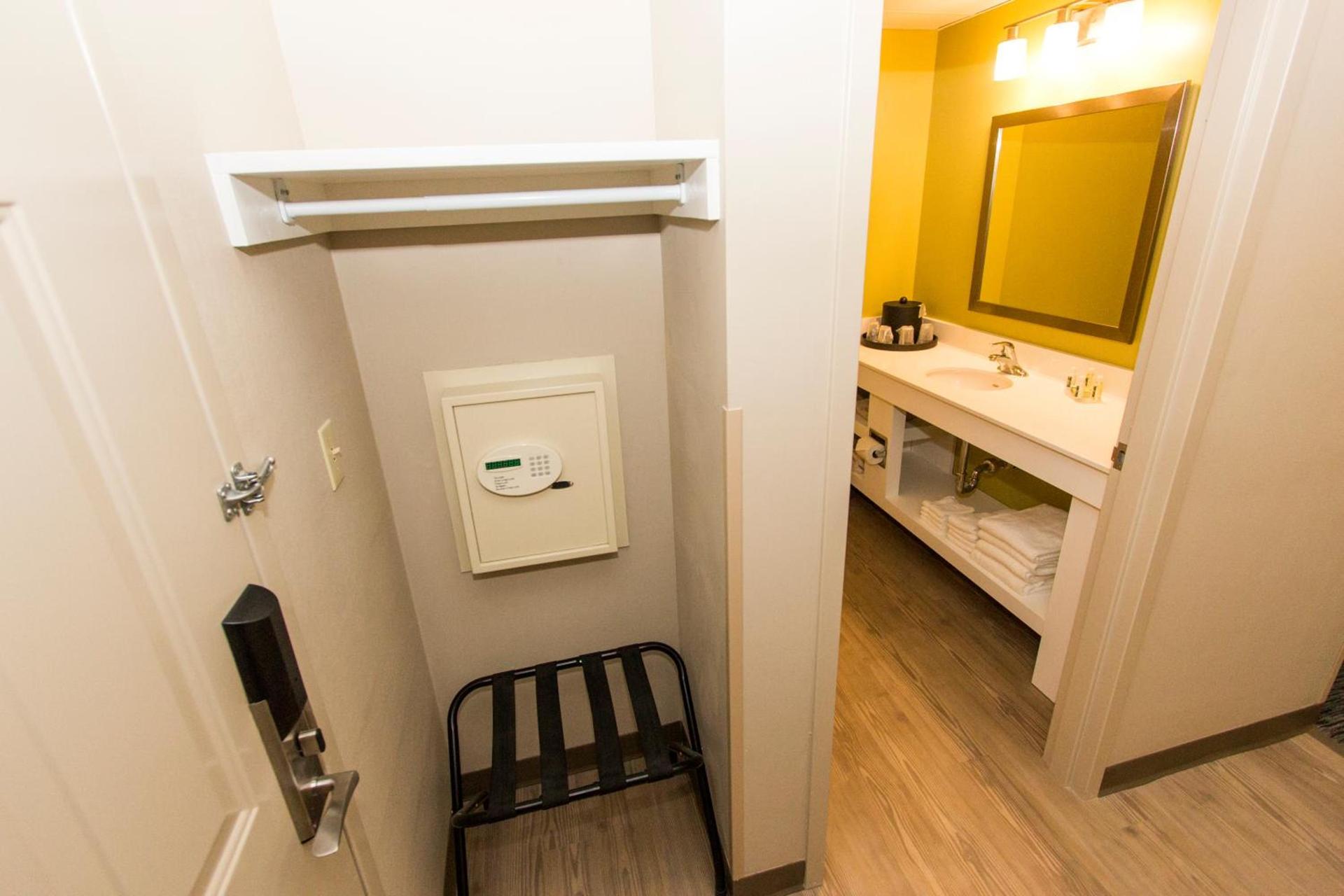Cedar Point's Express Hotel photo 20