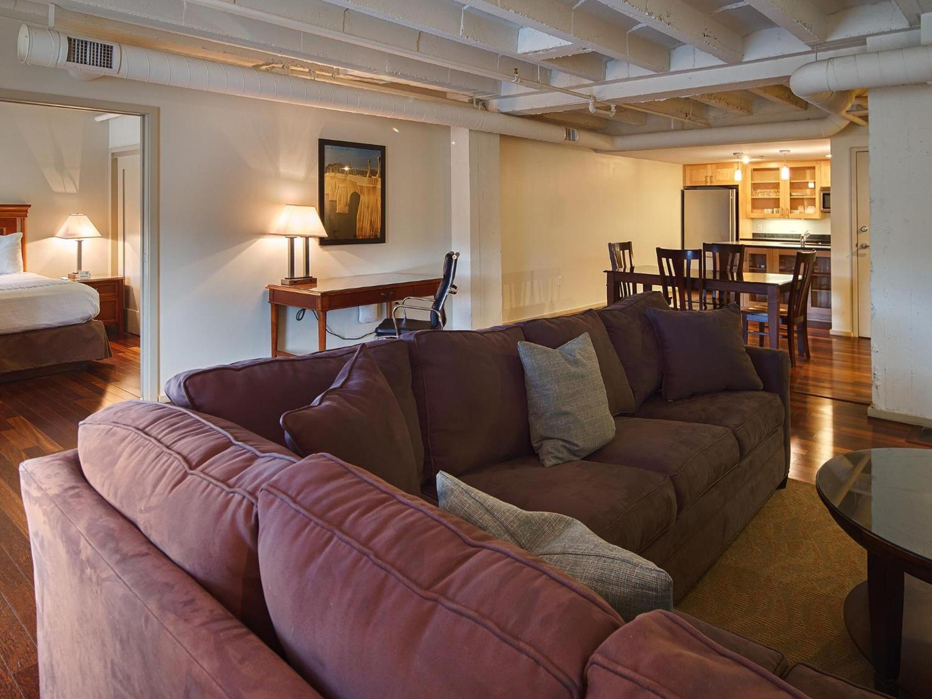 Grand Eastonian Hotel & Suites photo 29