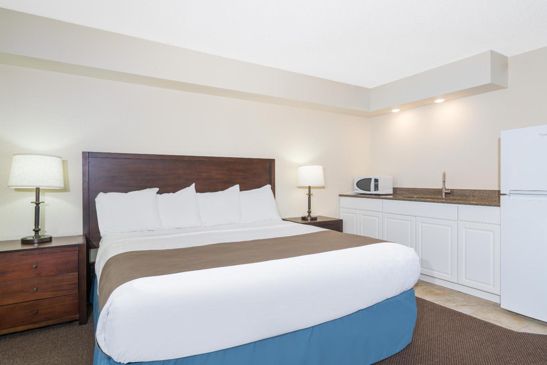 Days Inn & Suites by Wyndham Baxter Brainerd Area photo 20