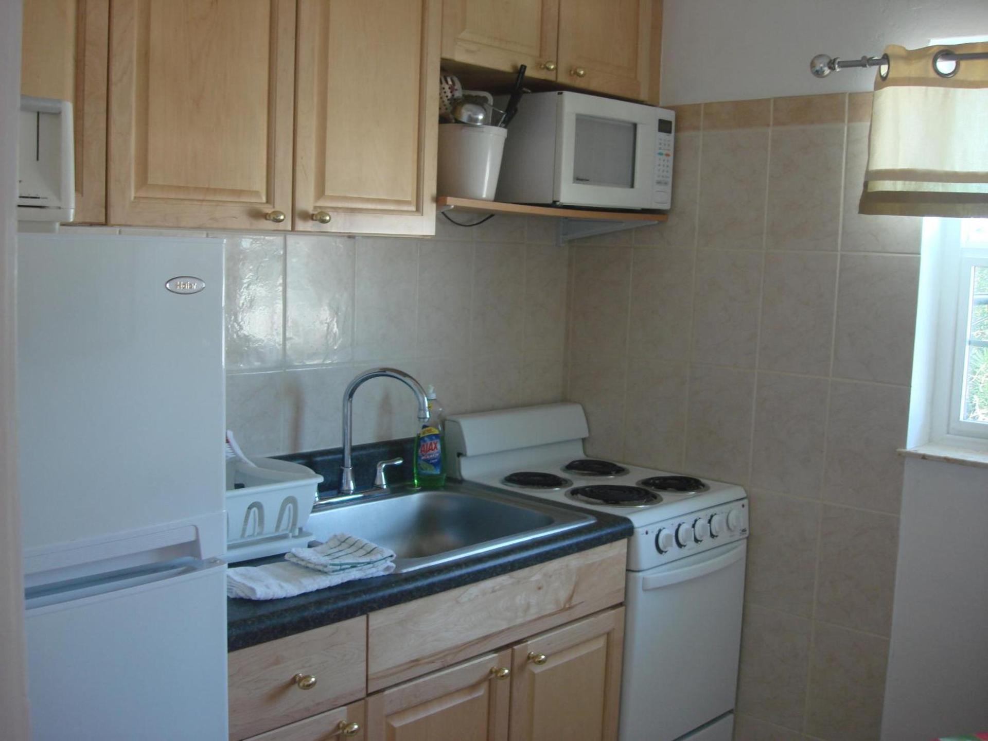 Breakaway Inn Guest House photo 35