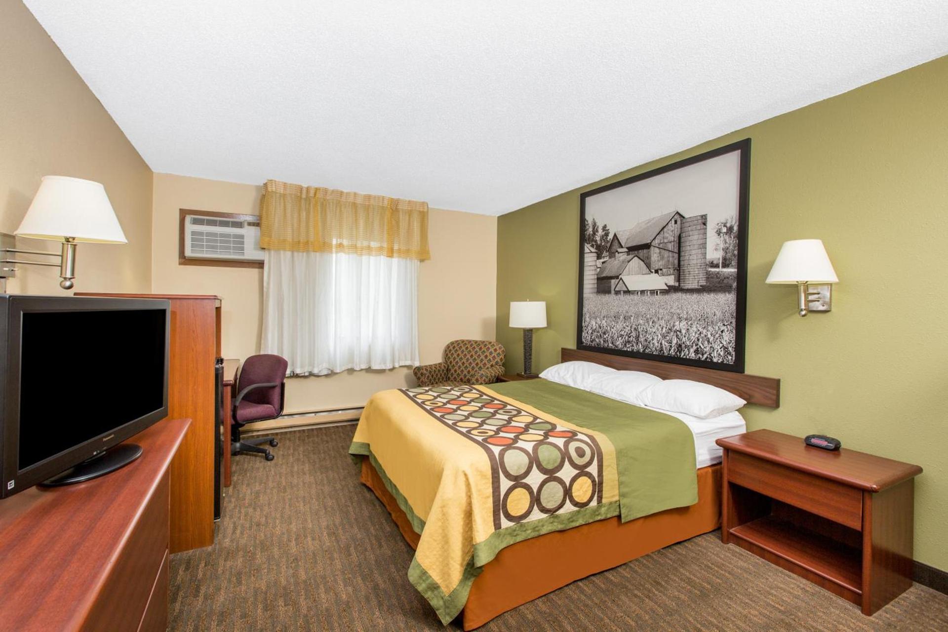 Super 8 by Wyndham Fairmont photo 24