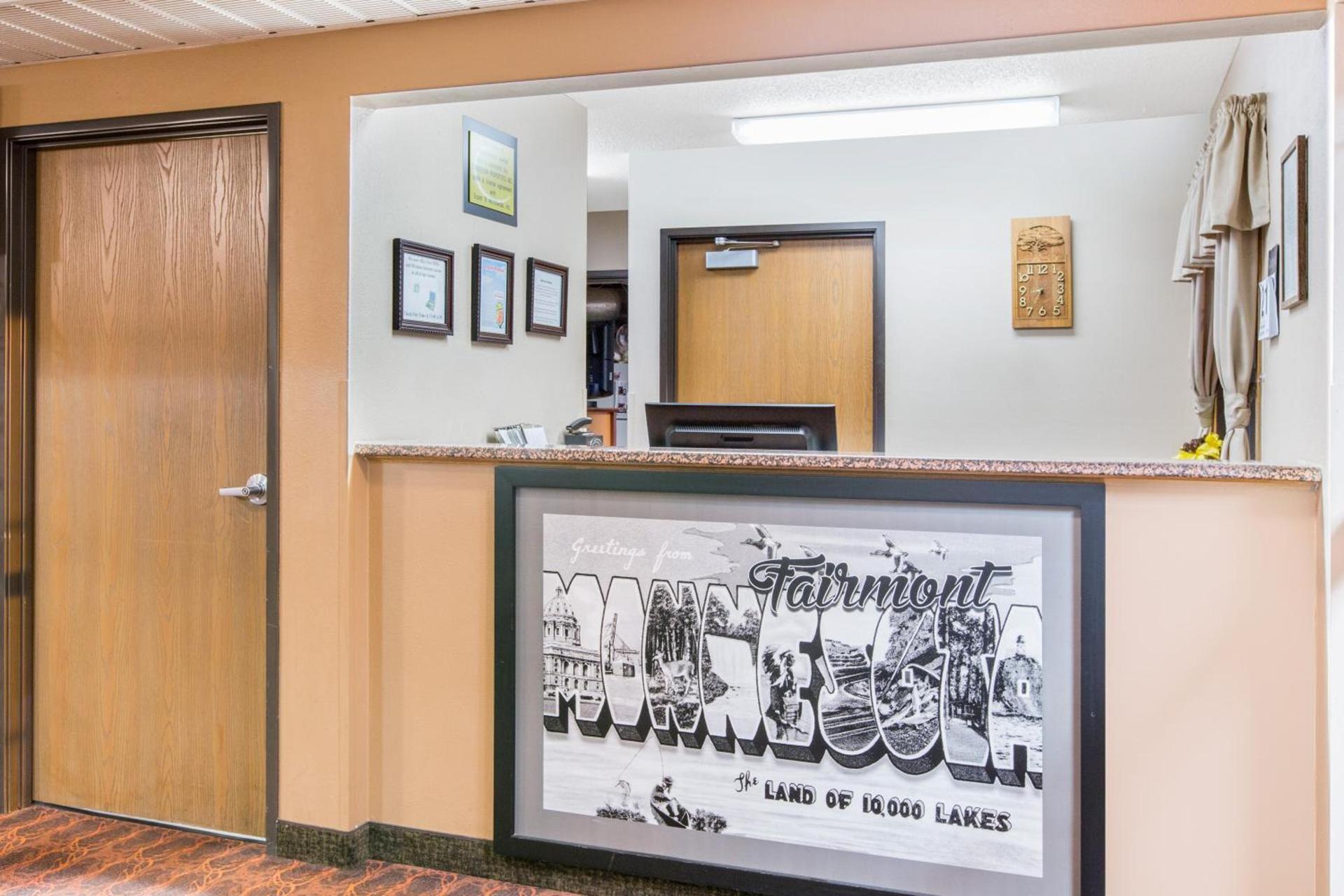 Super 8 by Wyndham Fairmont photo 19