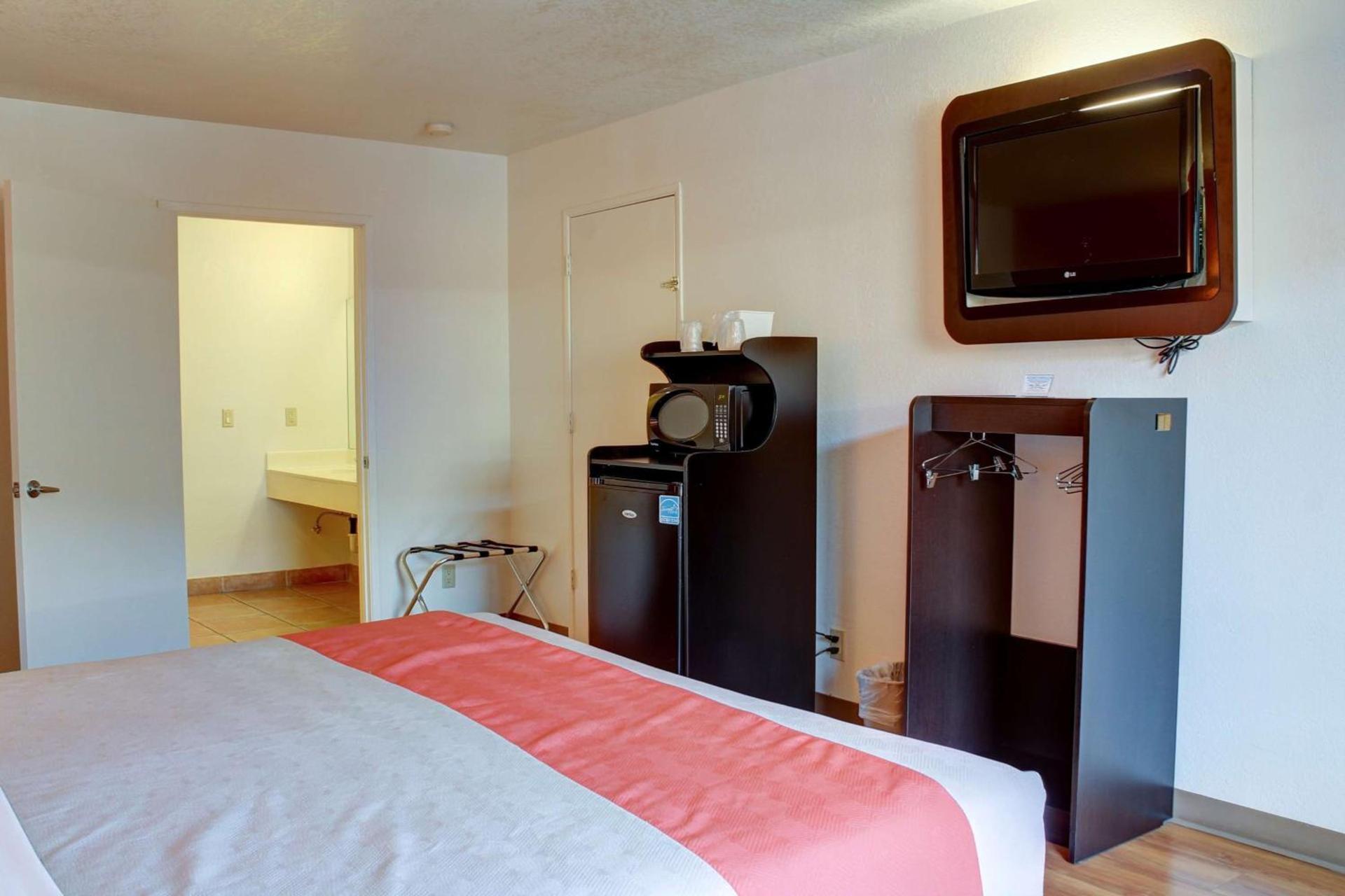 Motel 6-Bishop, CA photo 18