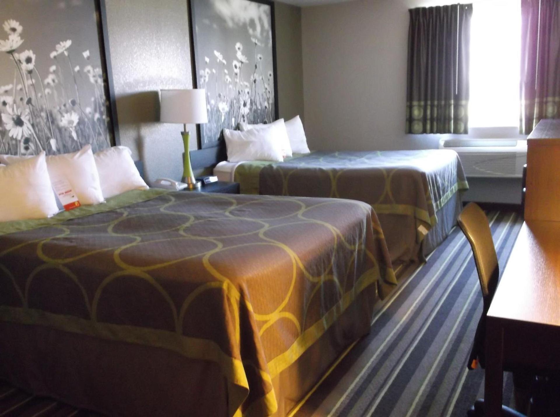 Super 8 by Wyndham Brookings photo 54