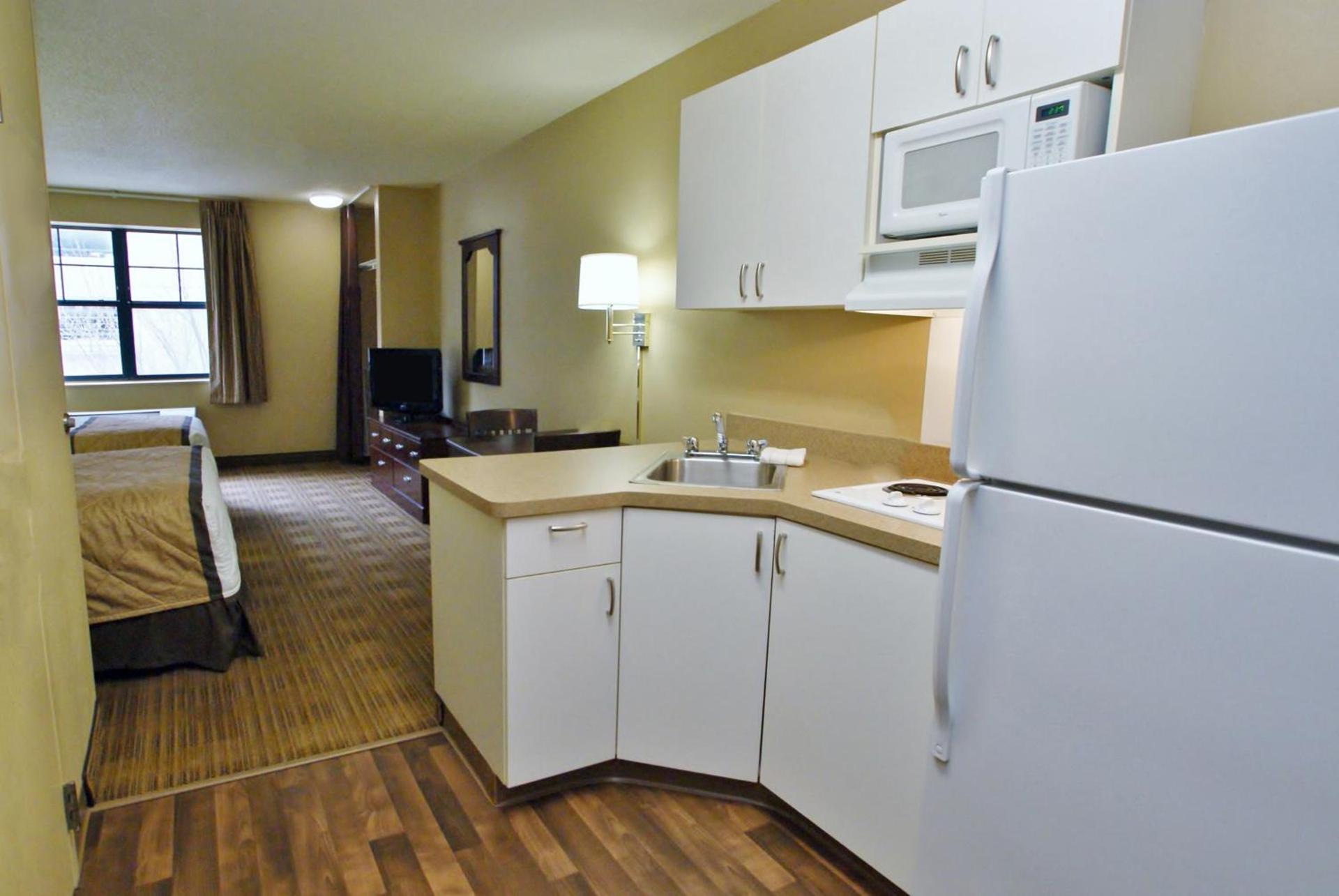 MainStay Suites Chicago Hillside photo 9