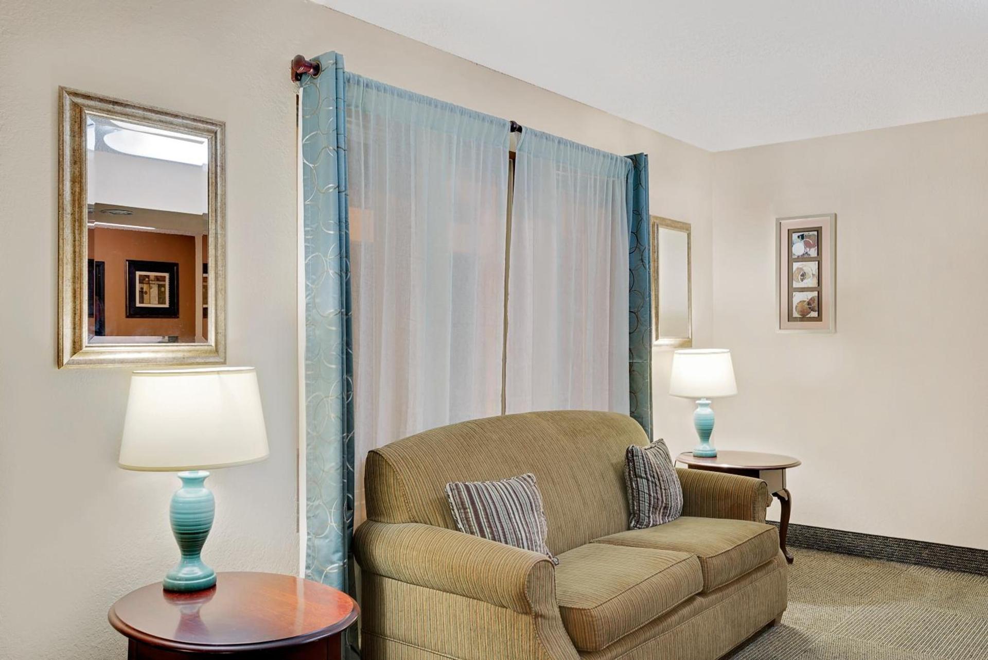 Super 8 by Wyndham Newburgh/West Point Stewart Intl Airport photo 22