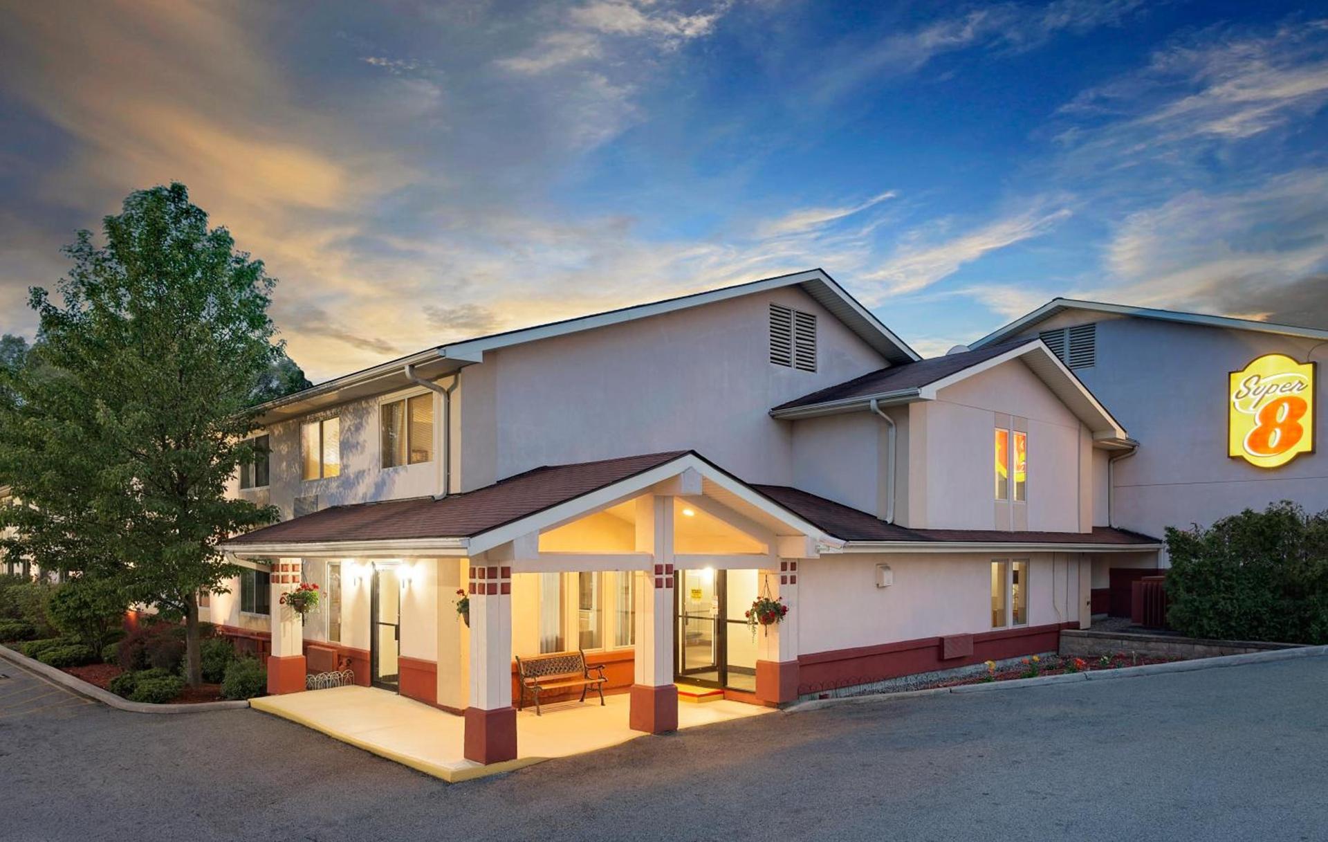 Super 8 by Wyndham Newburgh/West Point Stewart Intl Airport photo 25