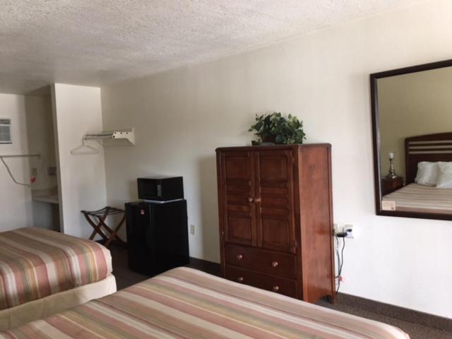 Dinner Bell Motel photo 5