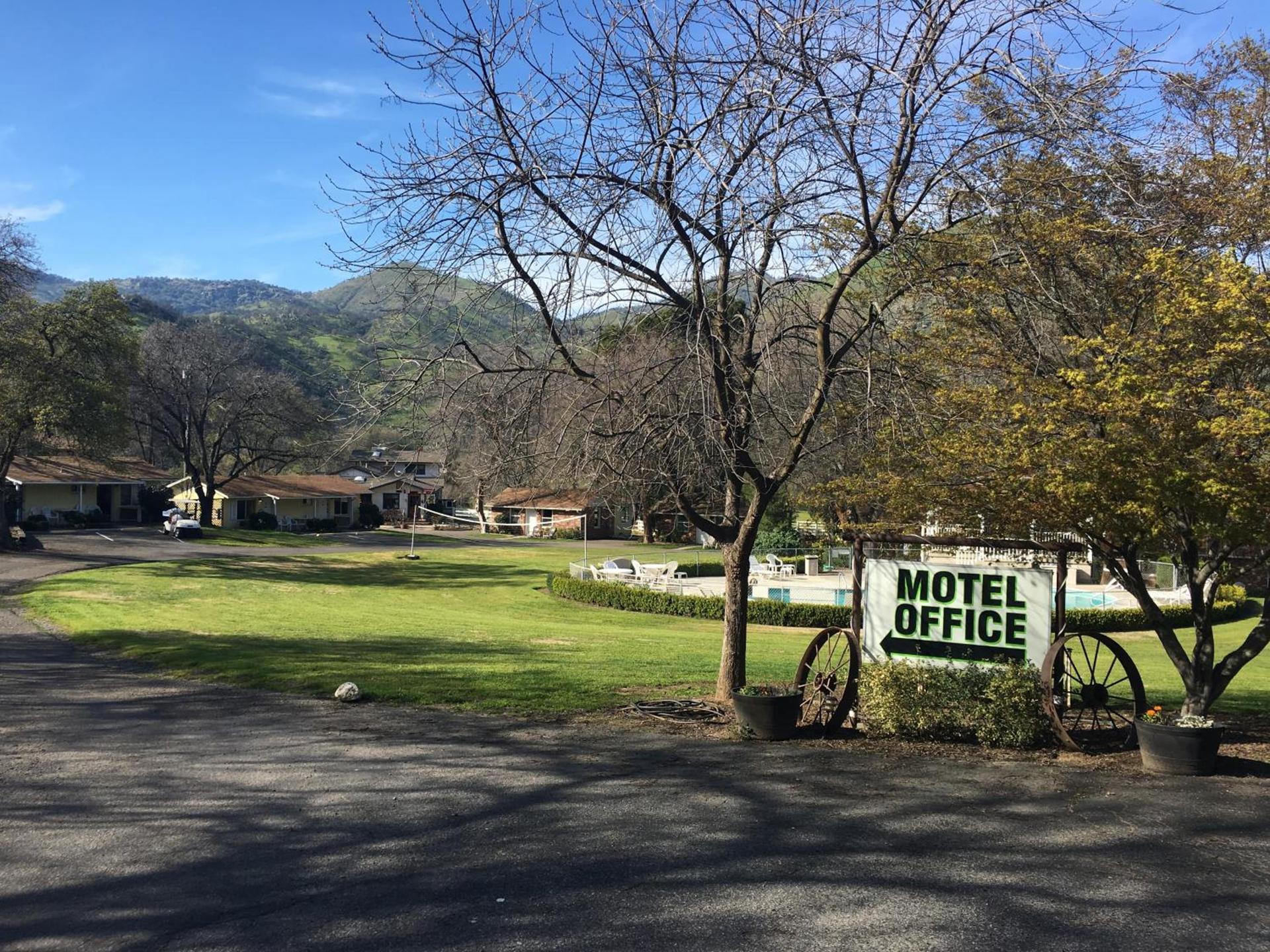 Lazy J Ranch Motel photo 5