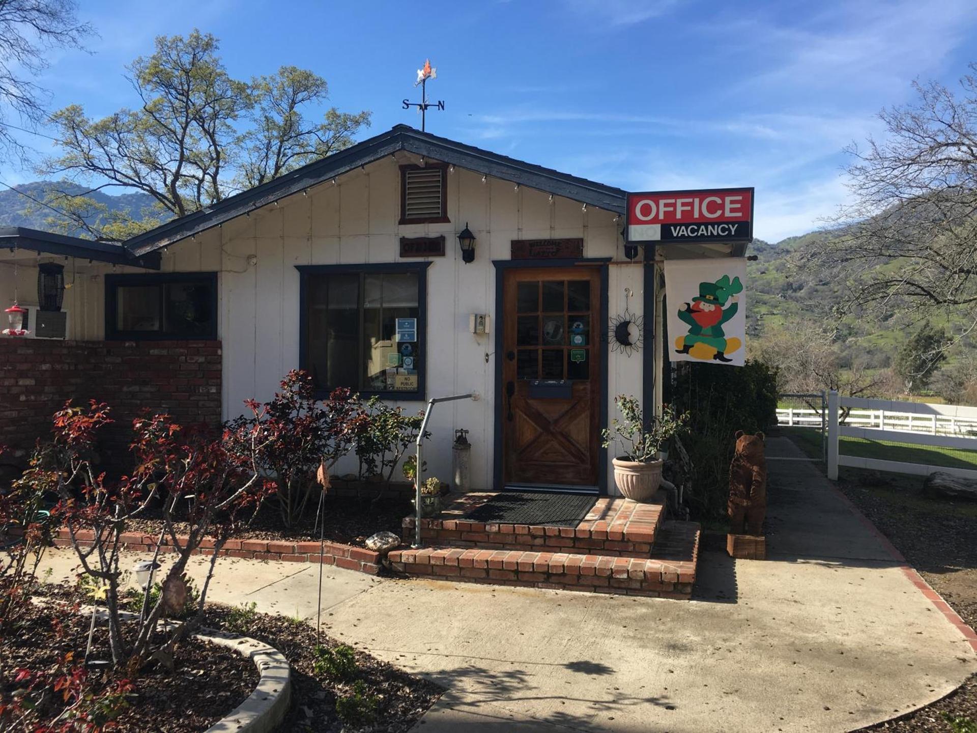 Lazy J Ranch Motel photo 6