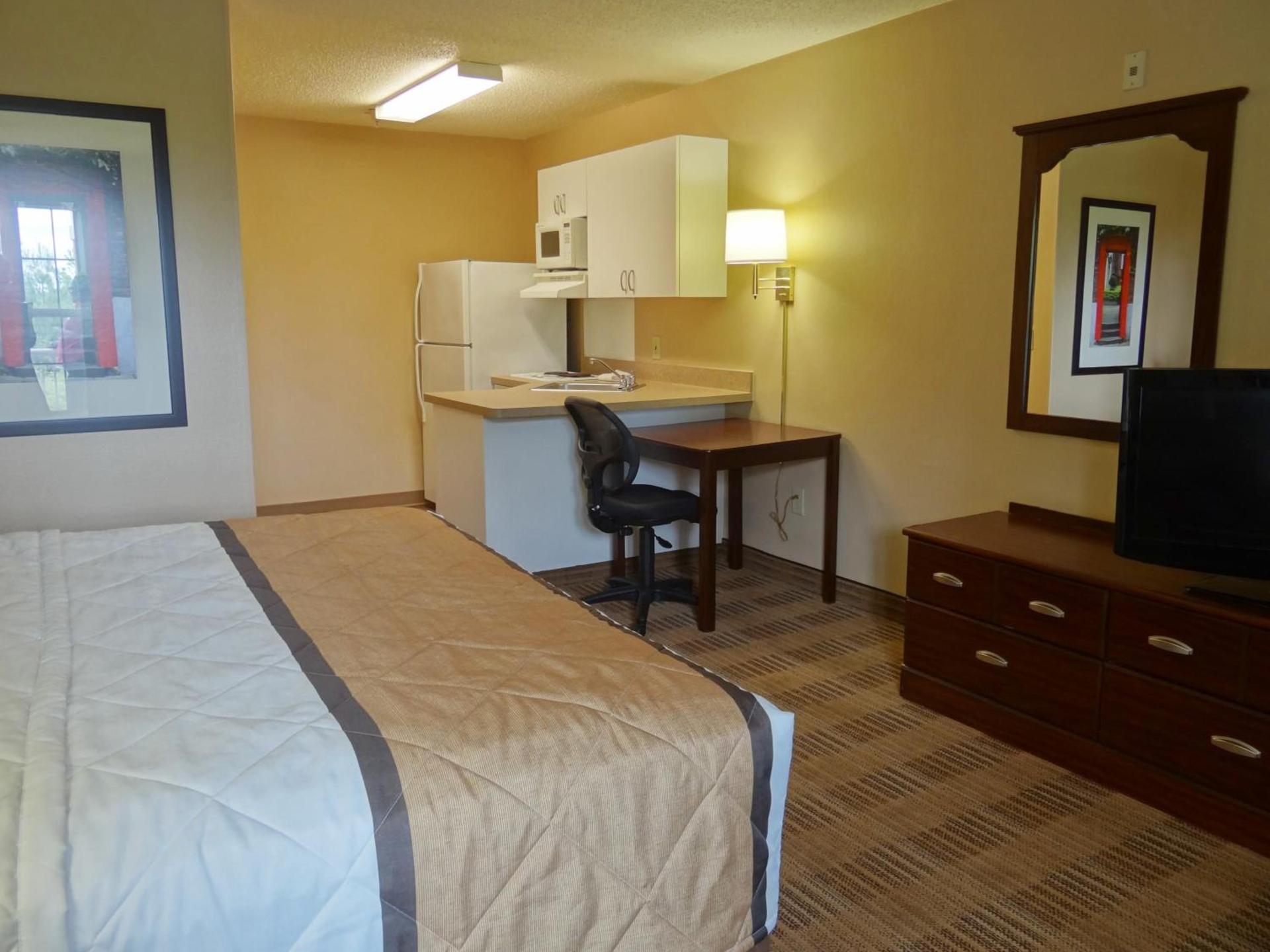 Studio 6 Suites Fresno North CA photo 53
