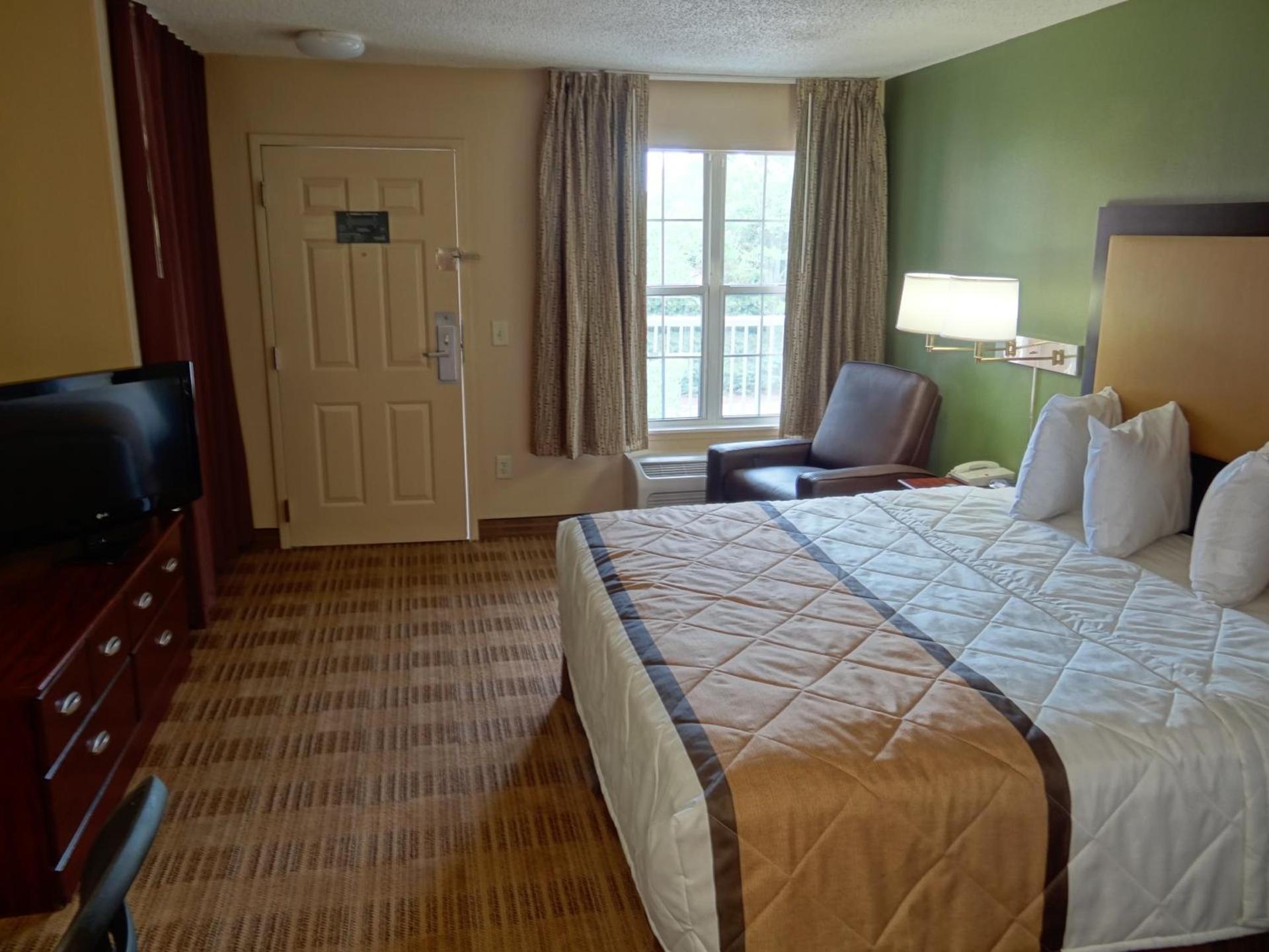Studio 6 Suites Fresno North CA photo 54