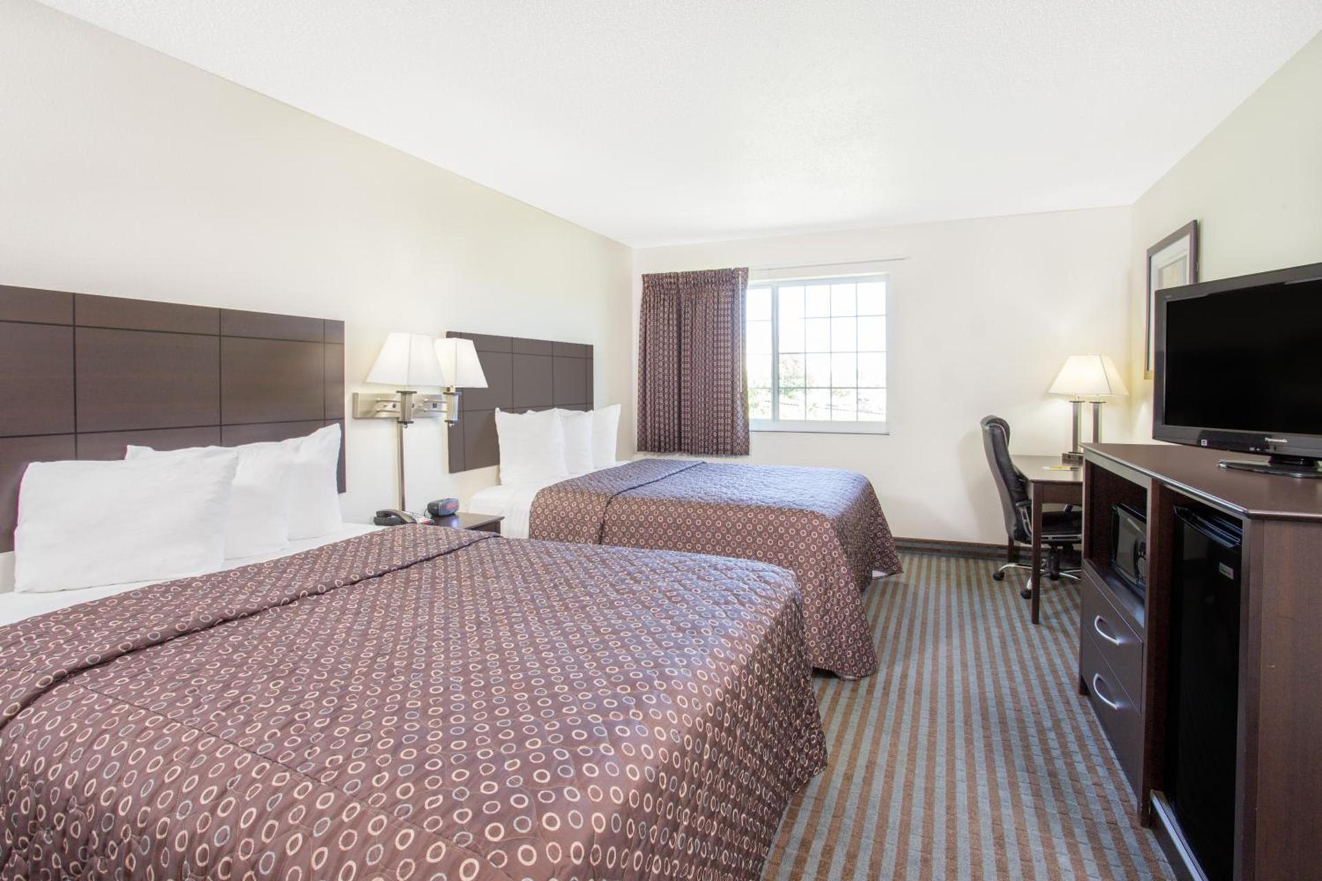 Super 8 by Wyndham Cedar Falls photo 15
