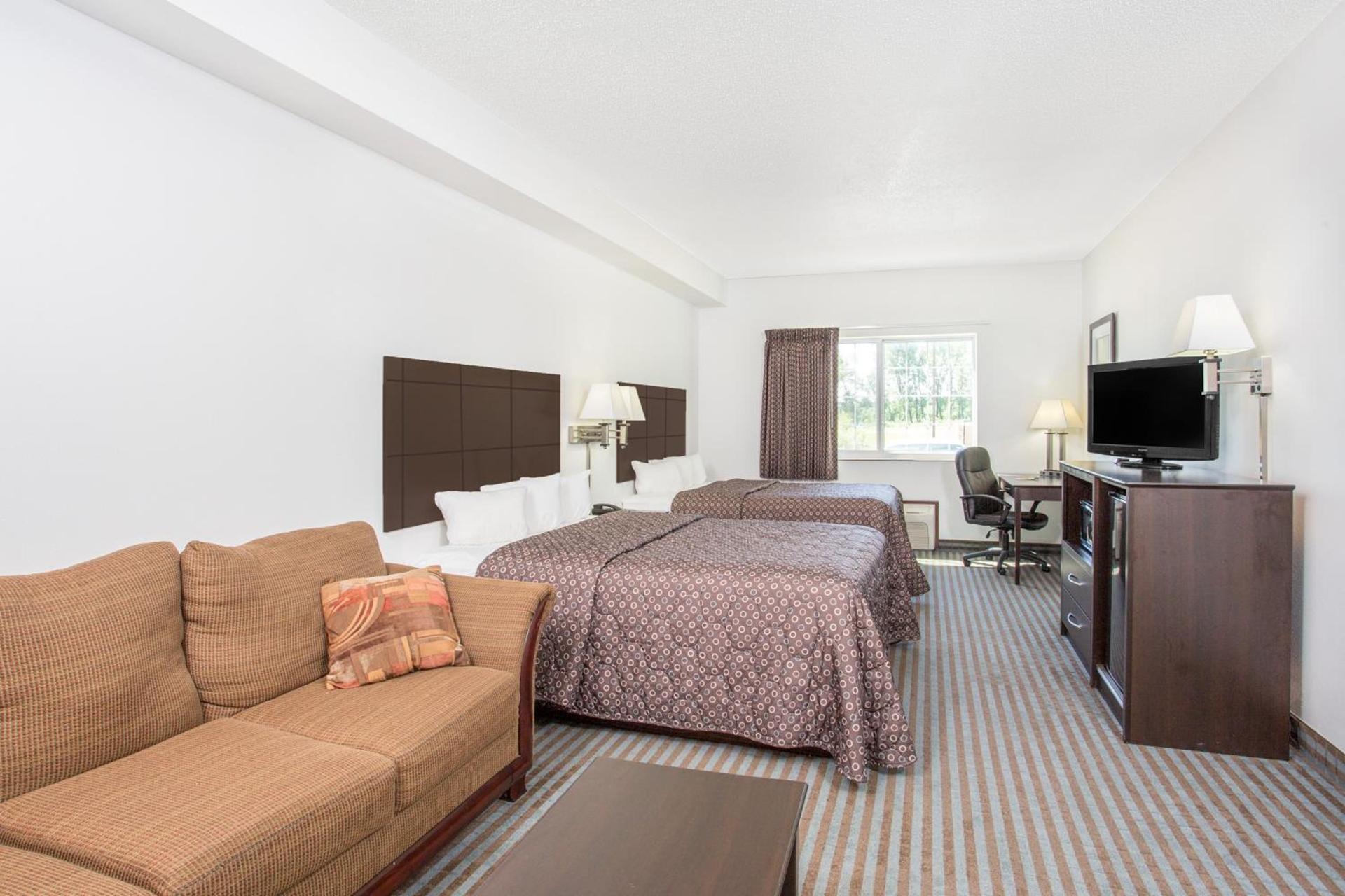 Super 8 by Wyndham Cedar Falls photo 22