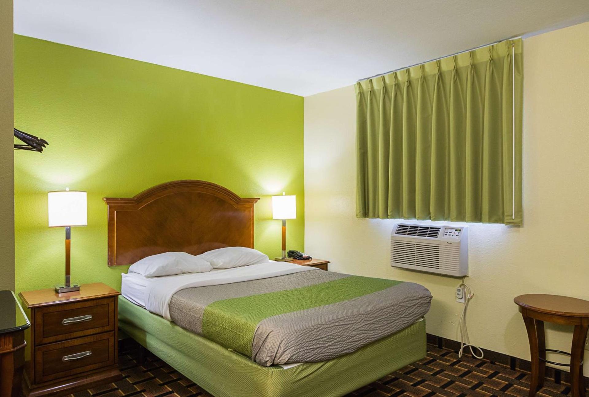 Savannah Garden Inn photo 13