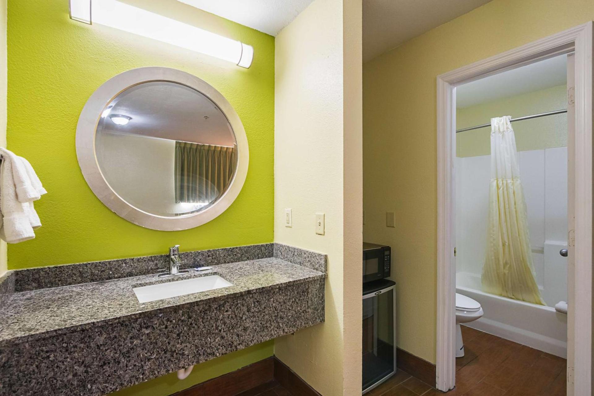 Savannah Garden Inn photo 24