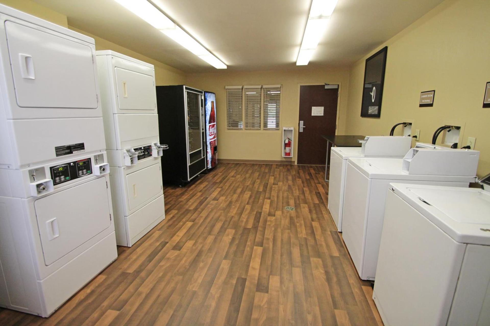 Studio 6 Corporate Extended Stay Buffalo Amherst NY photo 50