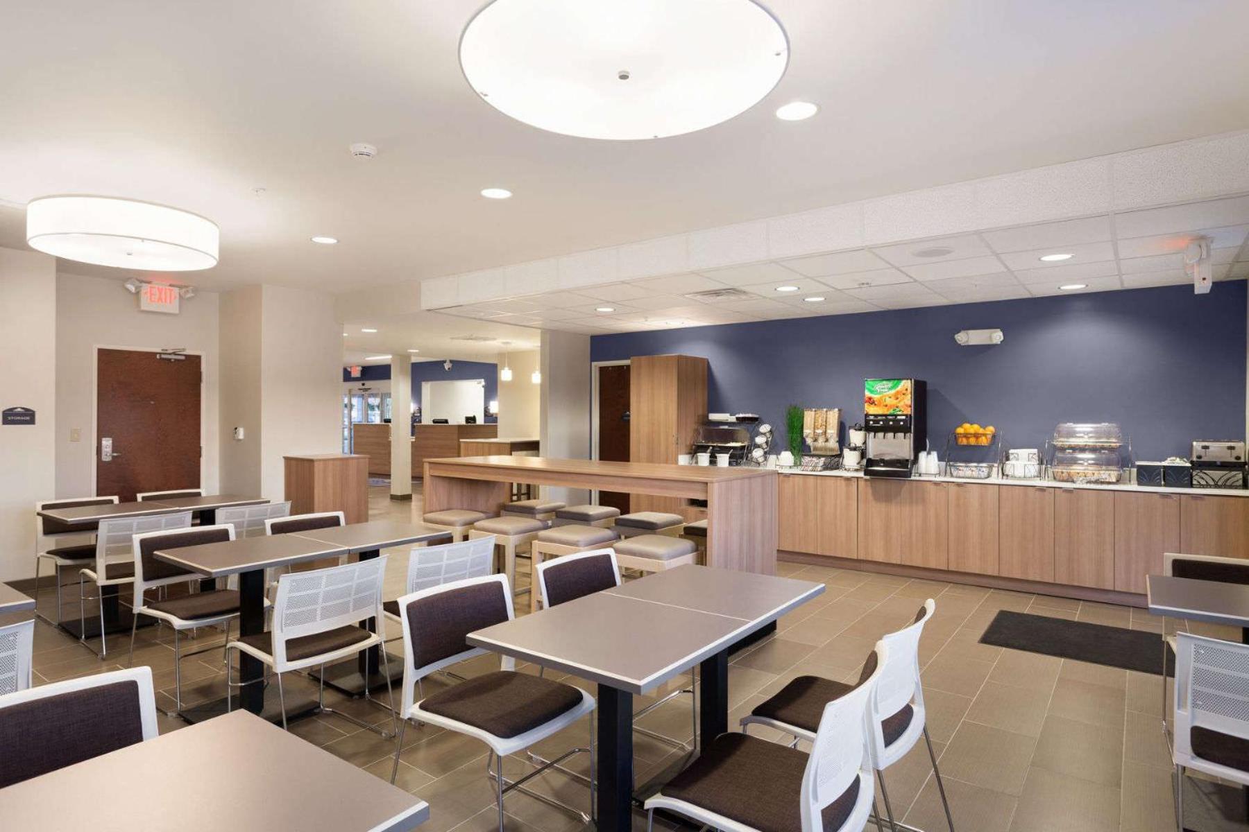 Microtel Inn & Suites by Wyndham Niagara Falls photo 48