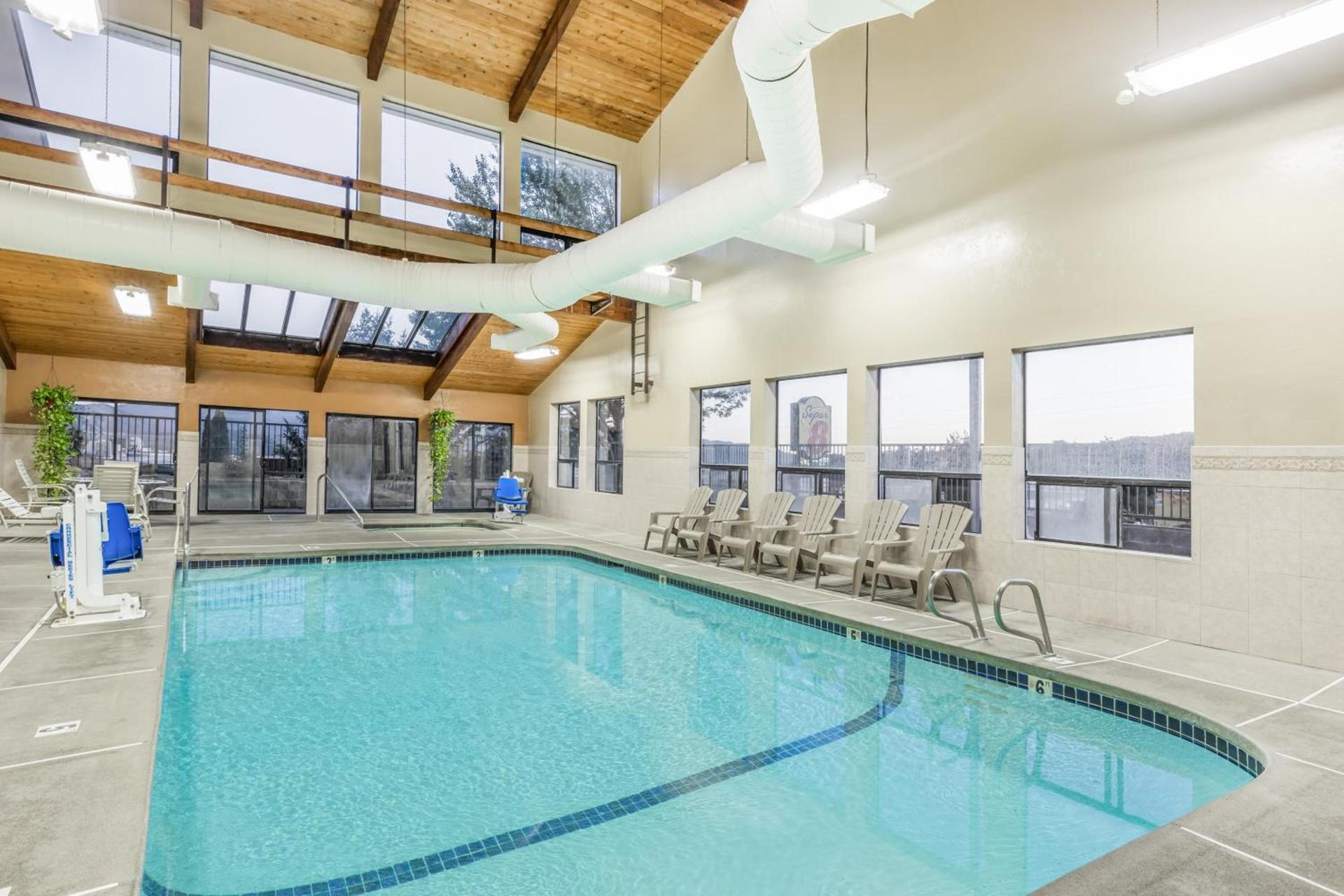 Super 8 by Wyndham Grants Pass photo 4