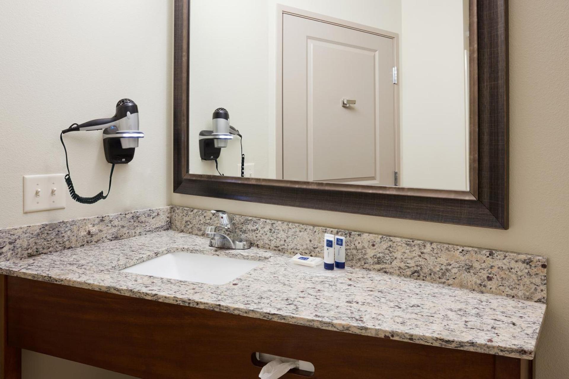 AmericInn by Wyndham Sibley photo 57
