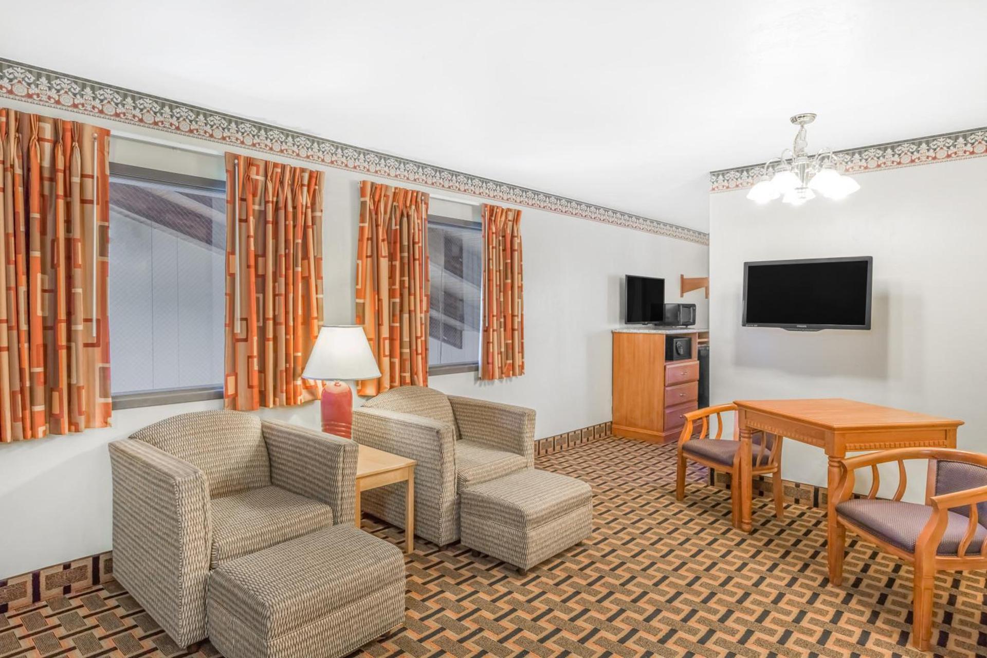 Super 8 by Wyndham Grants Pass photo 13