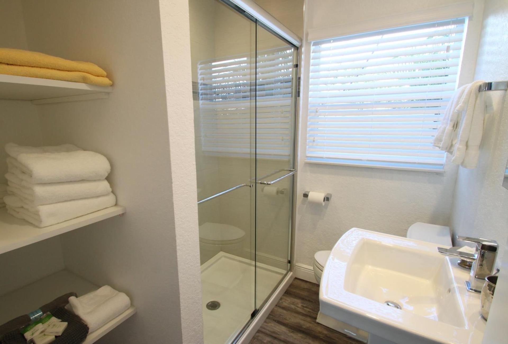 Sea Spray Inn photo 64