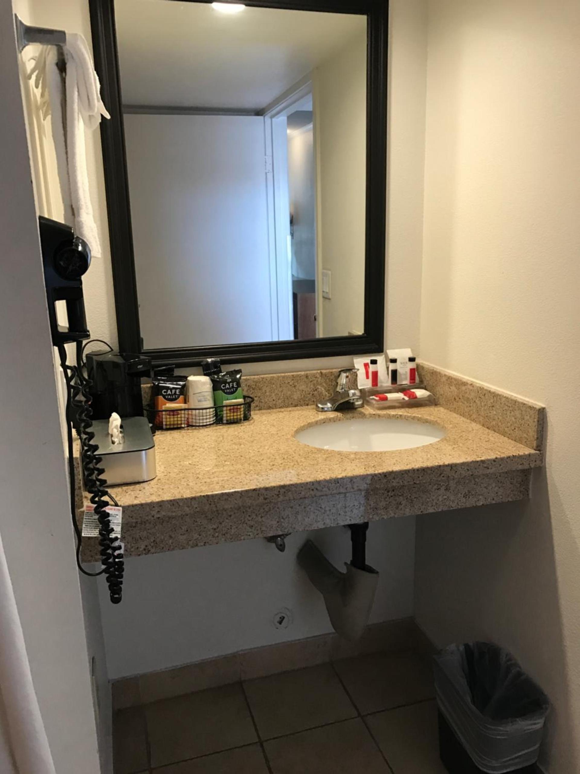 Ramada by Wyndham Torrance photo 13